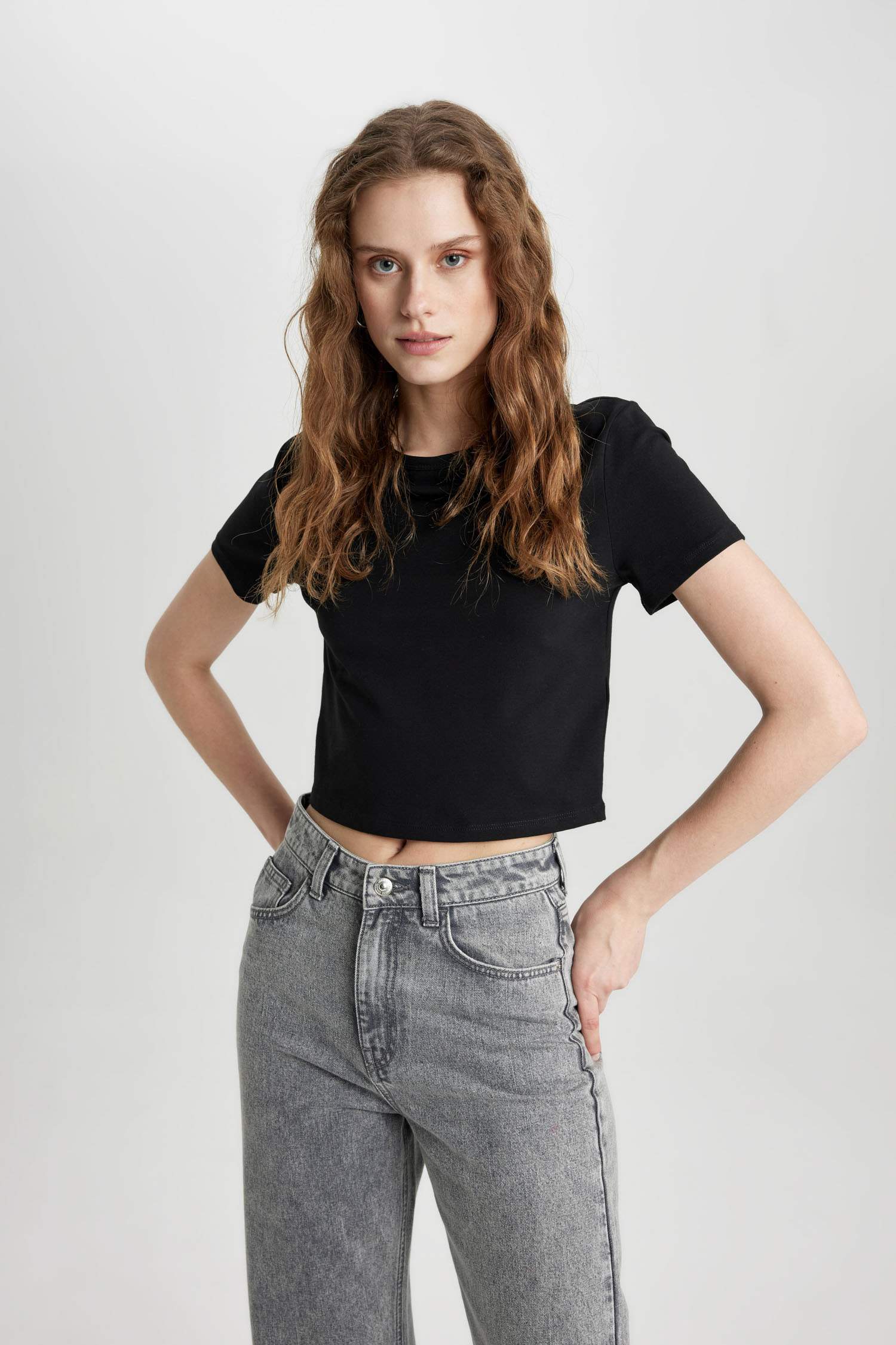 Slim Fit Crew Neck Short Sleeve T-Shirt