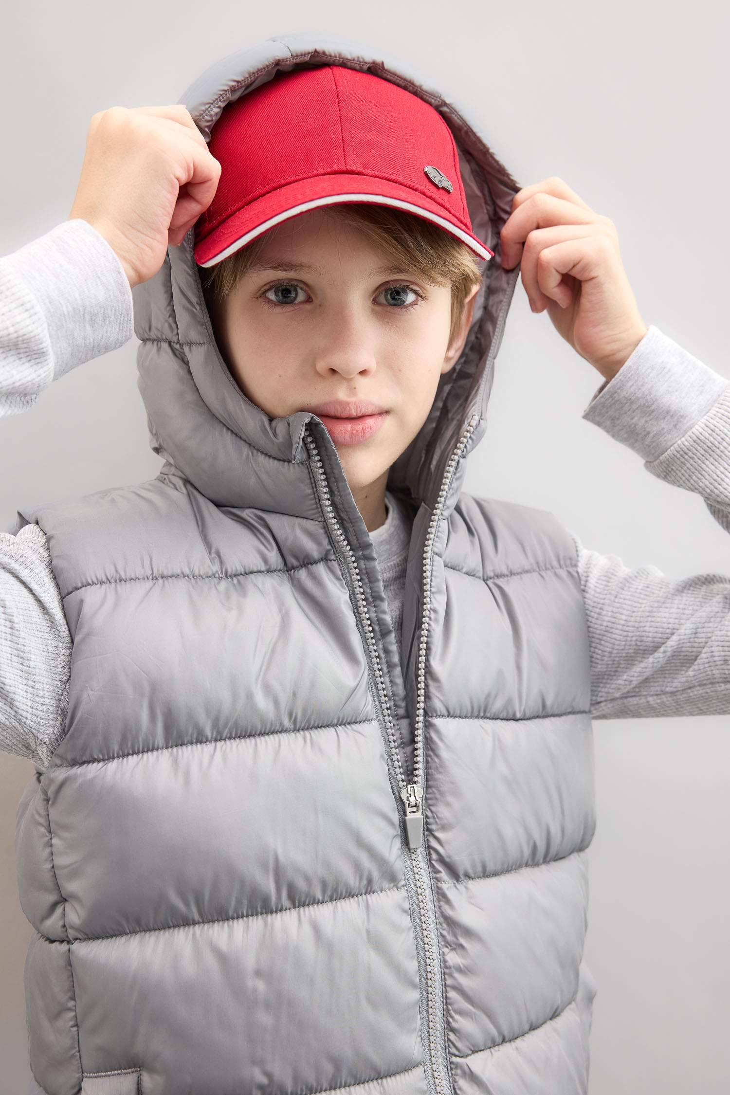 يلك نفخ اولادي بغطاء للرأس ومقاوم للماء