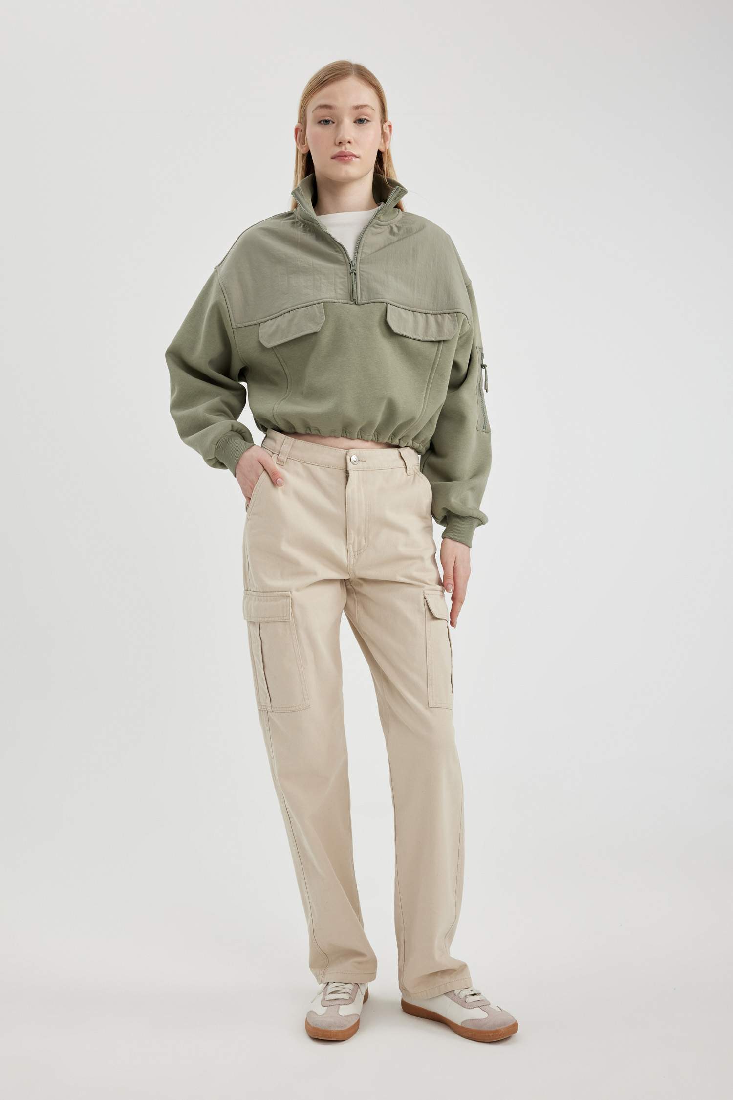 سويت شيرت كروب قصة فضفاضة بسحاب