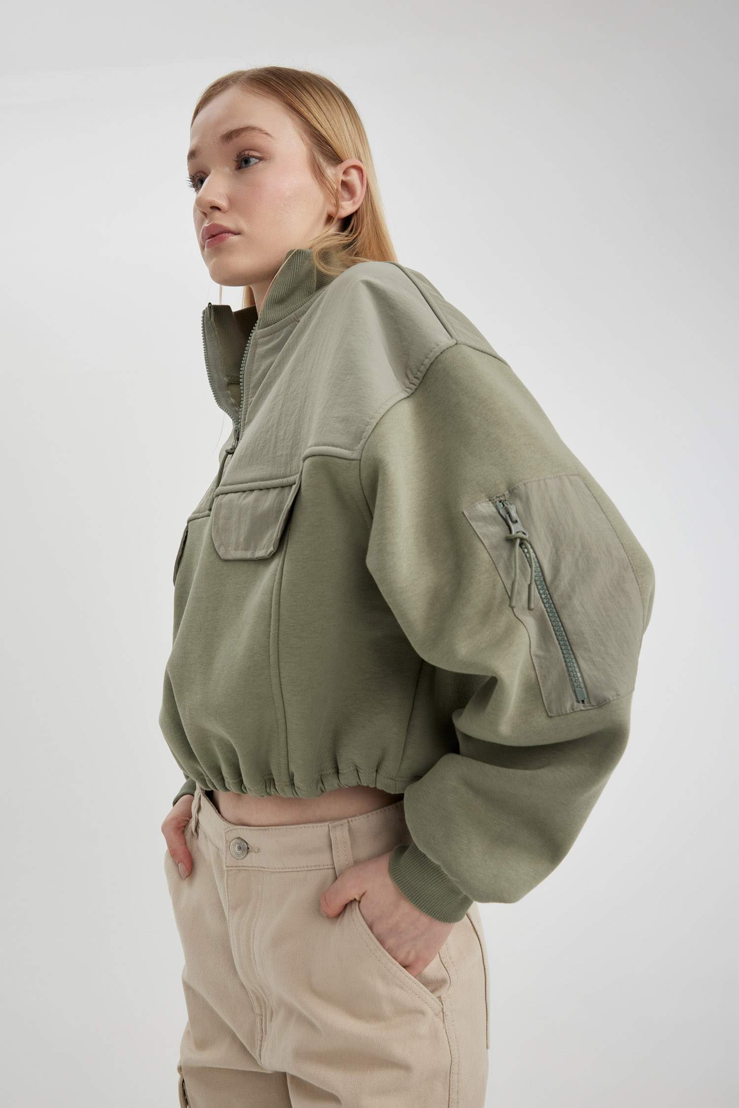 سويت شيرت كروب قصة فضفاضة بسحاب