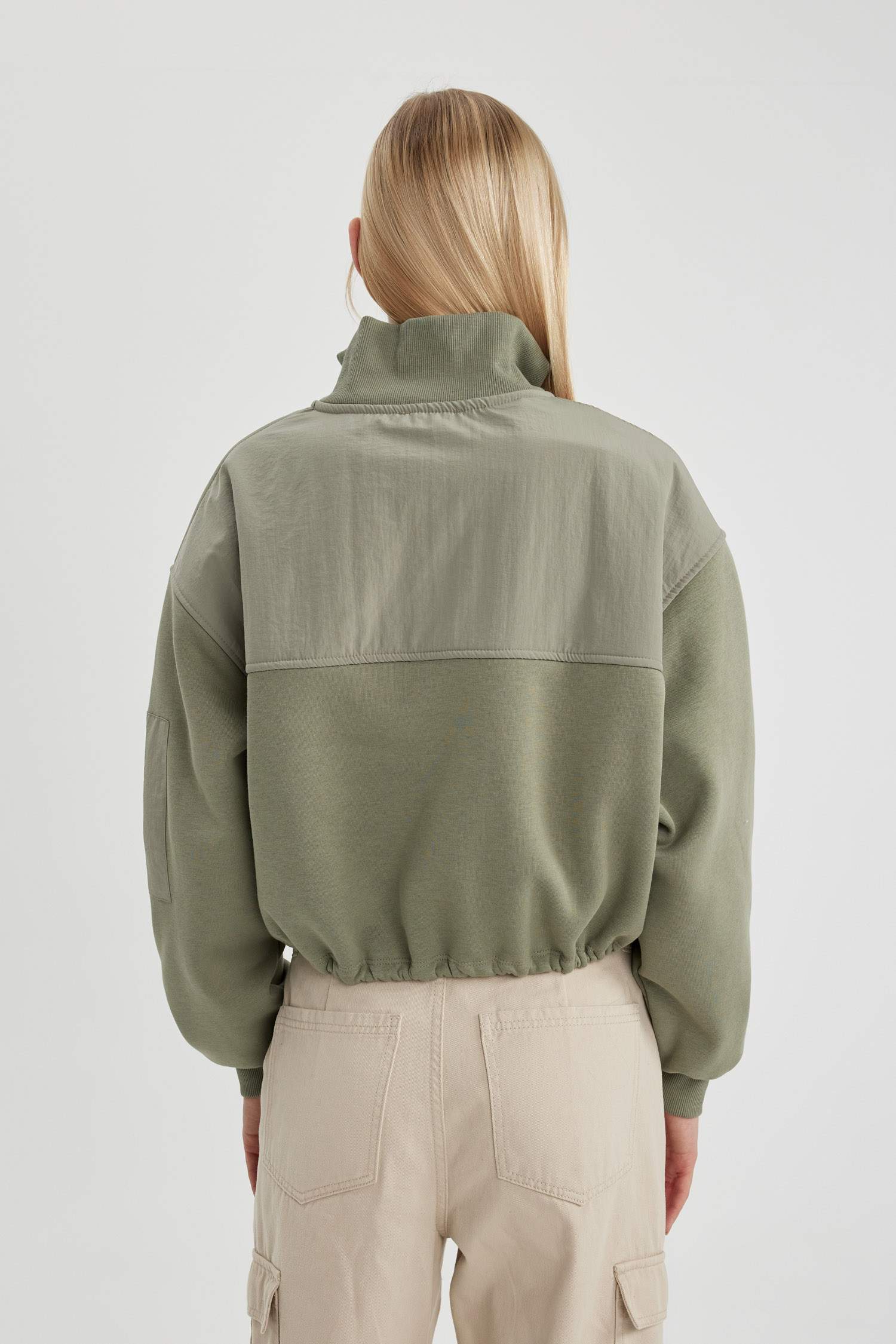 سويت شيرت كروب قصة فضفاضة بسحاب