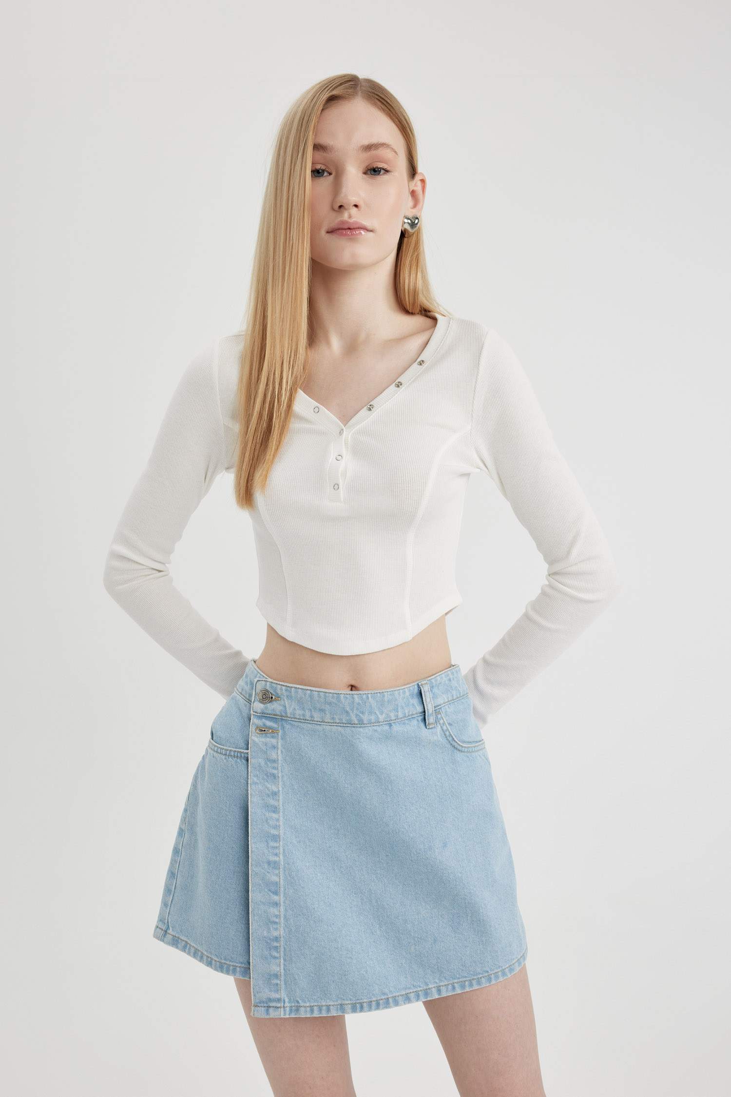 Fitted V Neck Corduroy Crop T-Shirt