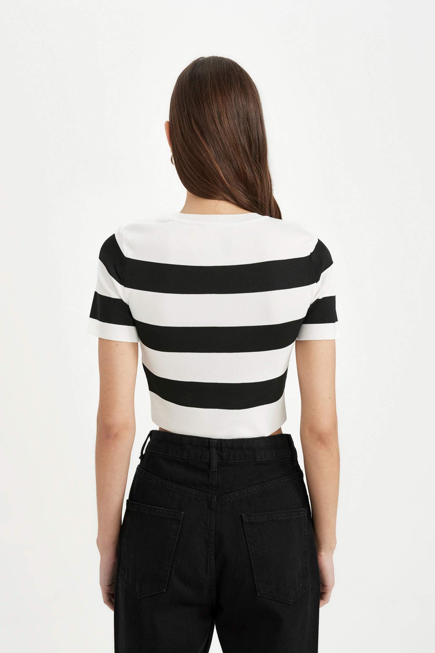 بلوز كروب مخطط نص ردن بياخة مستديرة