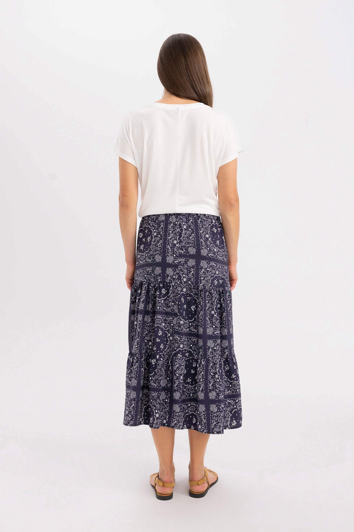 орташа ұзындық Тоқылған юбка