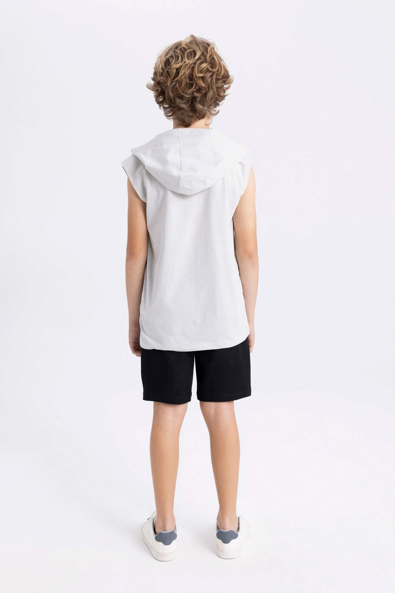 طقم ولادي شورت وتيشيرت - قطعتين