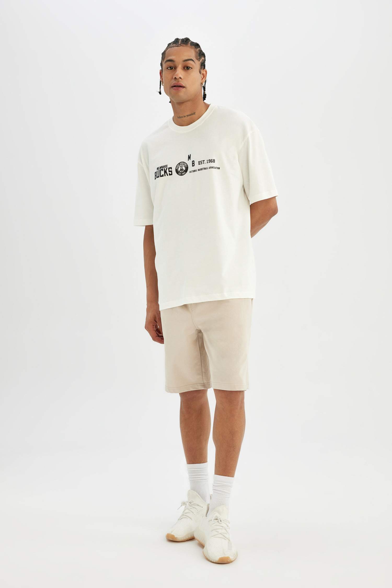 DeFactoFit NBA Milwaukee Bucks Oversize Fit Short Sleeve T-Shirt