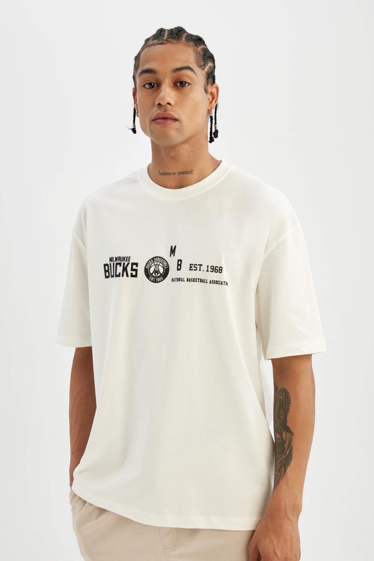 DeFactoFit NBA Milwaukee Bucks Oversize Fit Short Sleeve T-Shirt