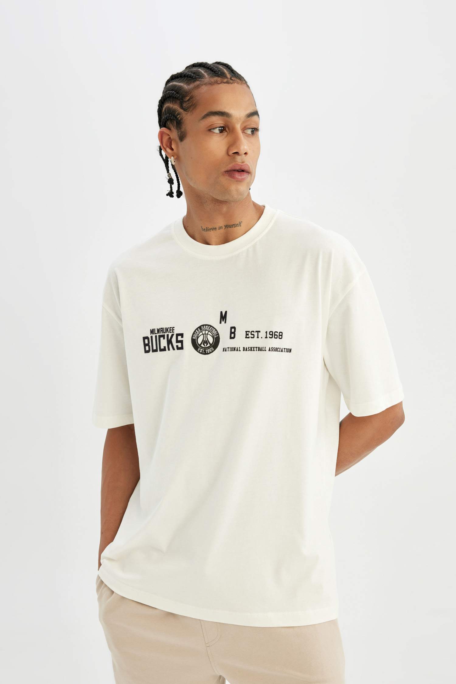 DeFactoFit NBA Milwaukee Bucks Oversize Fit Short Sleeve T-Shirt