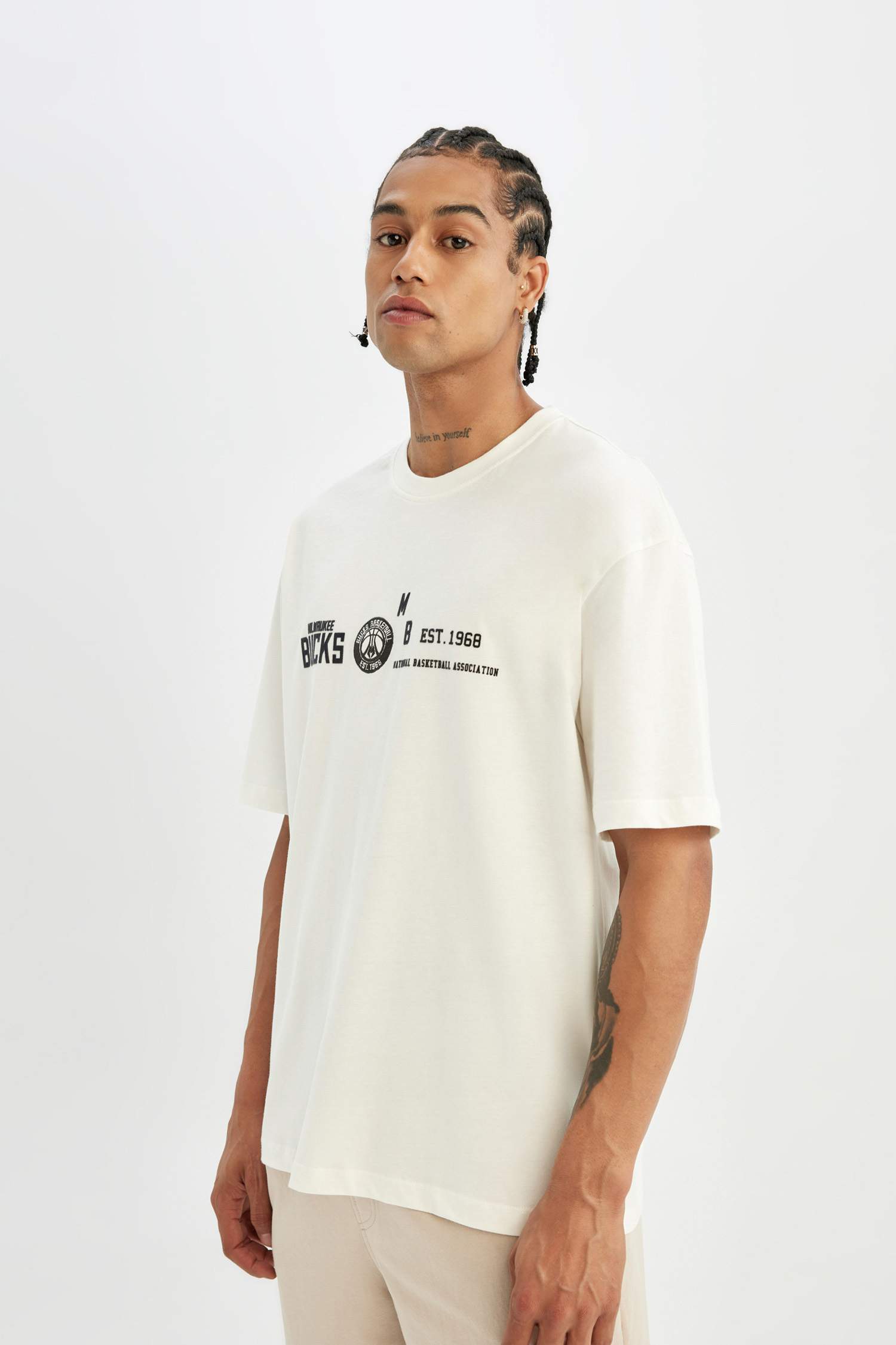 DeFactoFit NBA Milwaukee Bucks Oversize Fit Short Sleeve T-Shirt