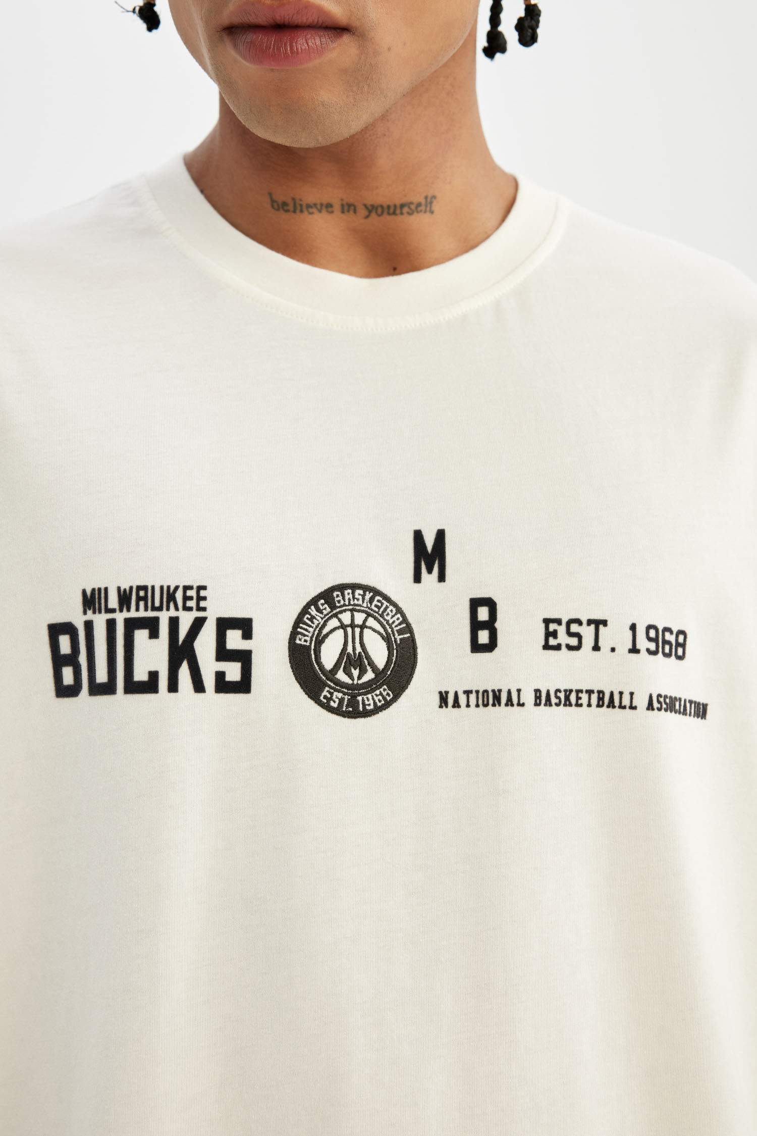 DeFactoFit NBA Milwaukee Bucks Oversize Fit Short Sleeve T-Shirt