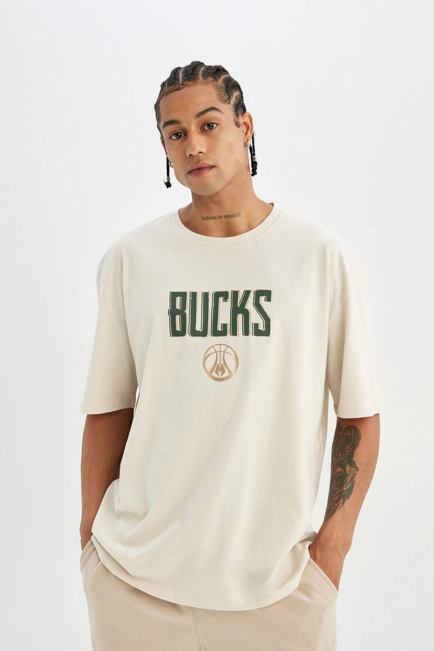 NBA Milwaukee Bucks Oversize Geniş Kalıp Bisiklet Yaka Kısa Kollu Tişört