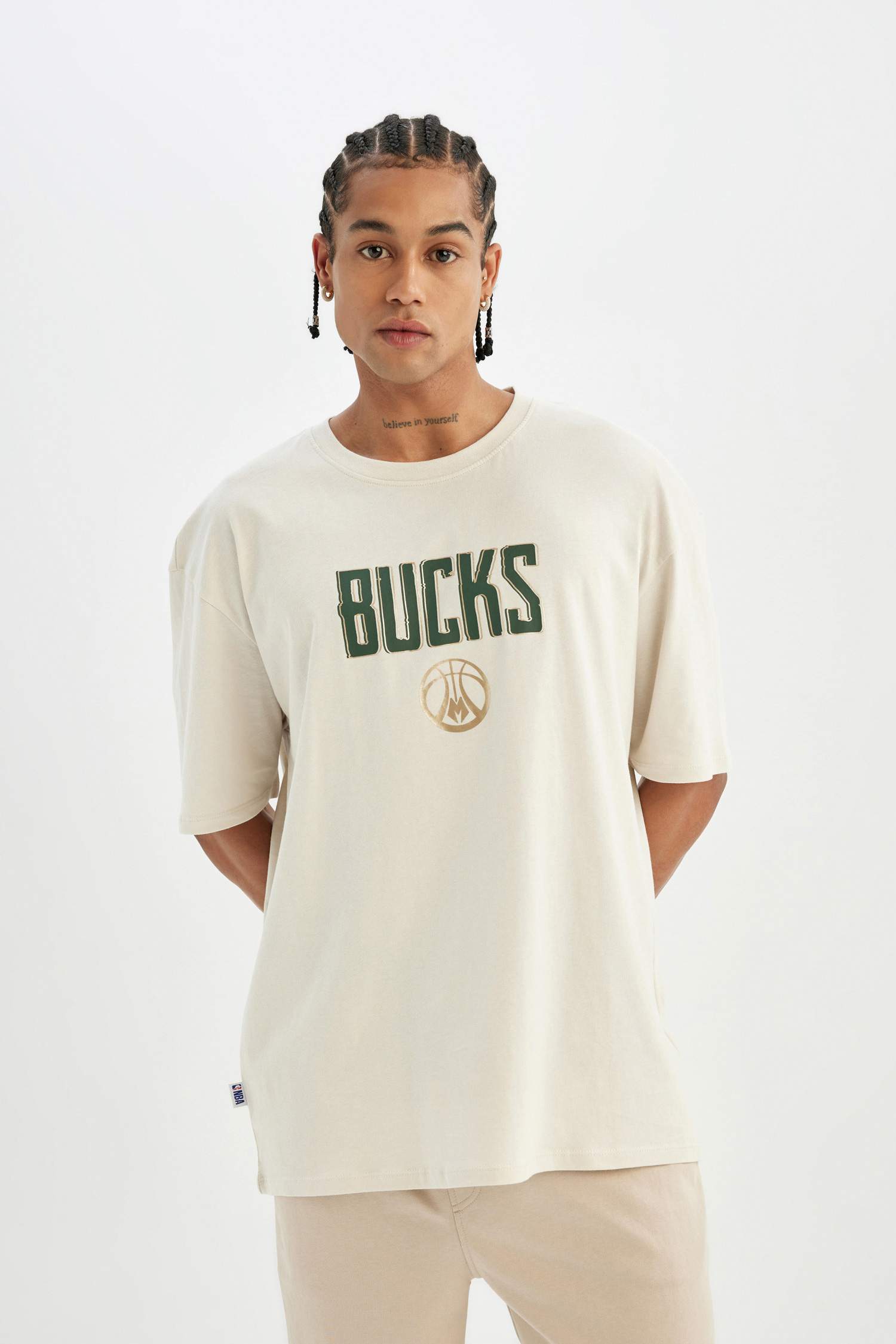 NBA Milwaukee Bucks Oversize Geniş Kalıp Bisiklet Yaka Kısa Kollu Tişört