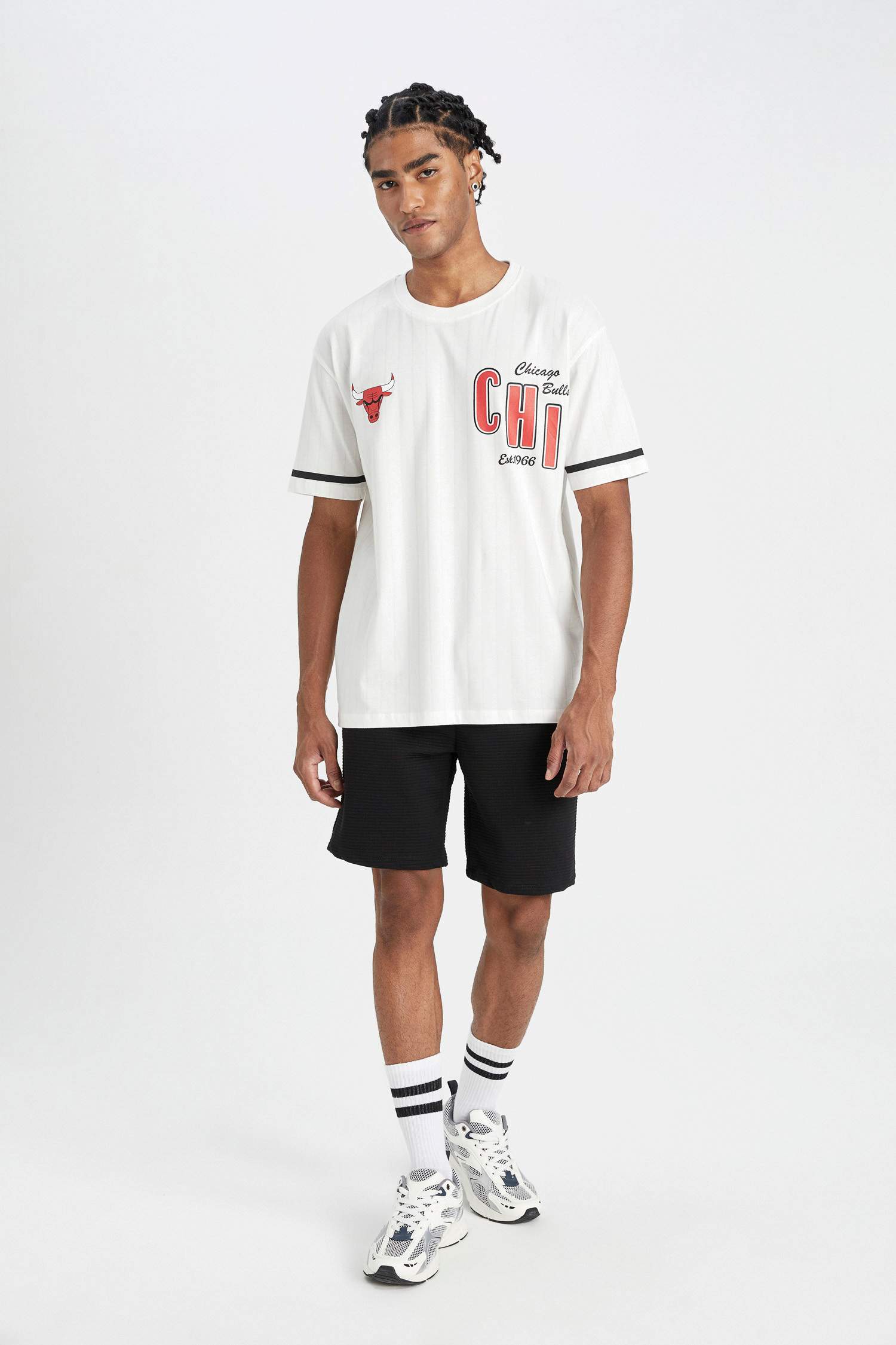 DeFactoFit NBA Chicago Bulls Boxy Fit Bisiklet Yaka Kısa Kollu Tişört