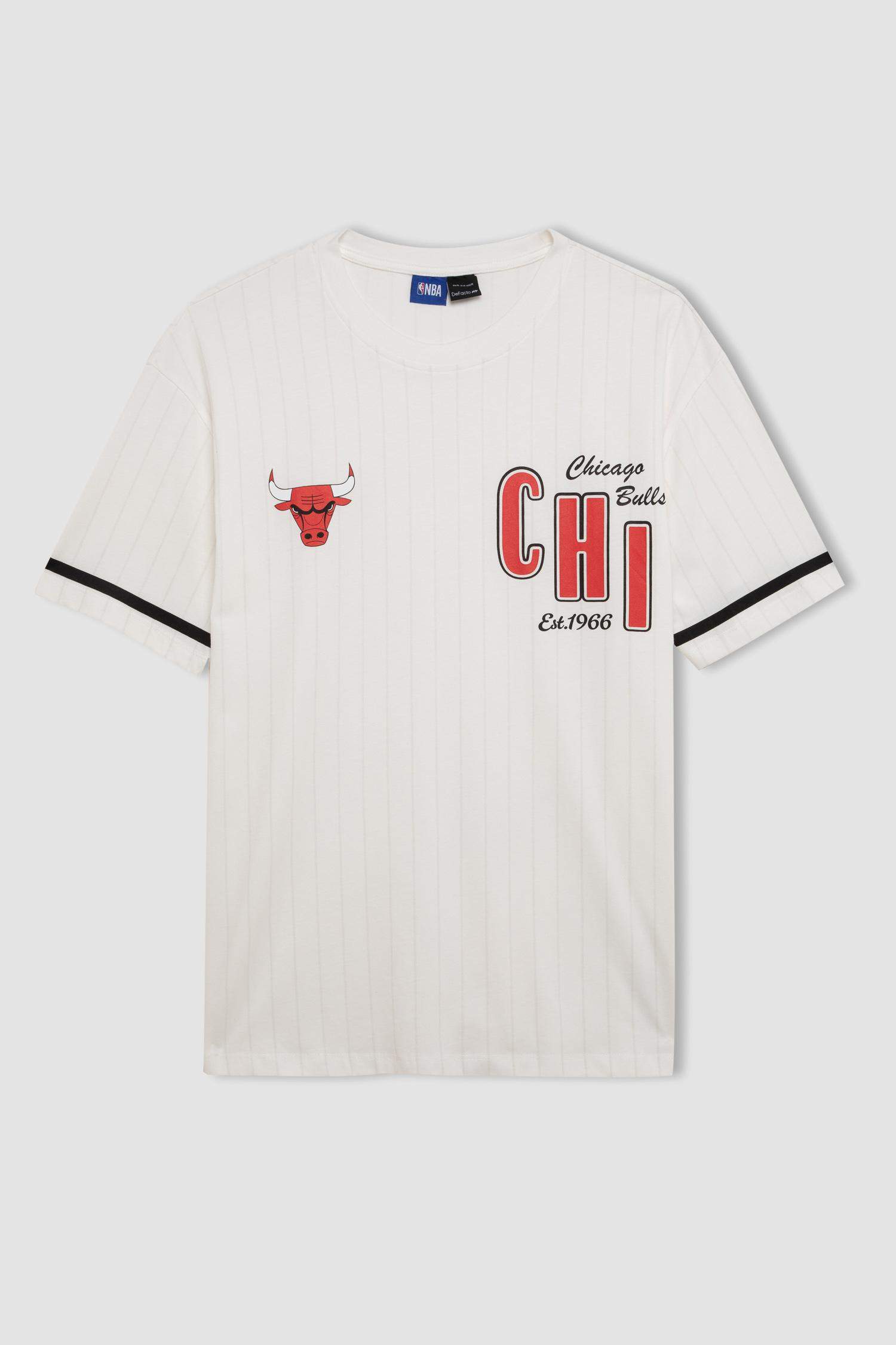 DeFactoFit NBA Chicago Bulls Boxy Fit Bisiklet Yaka Kısa Kollu Tişört