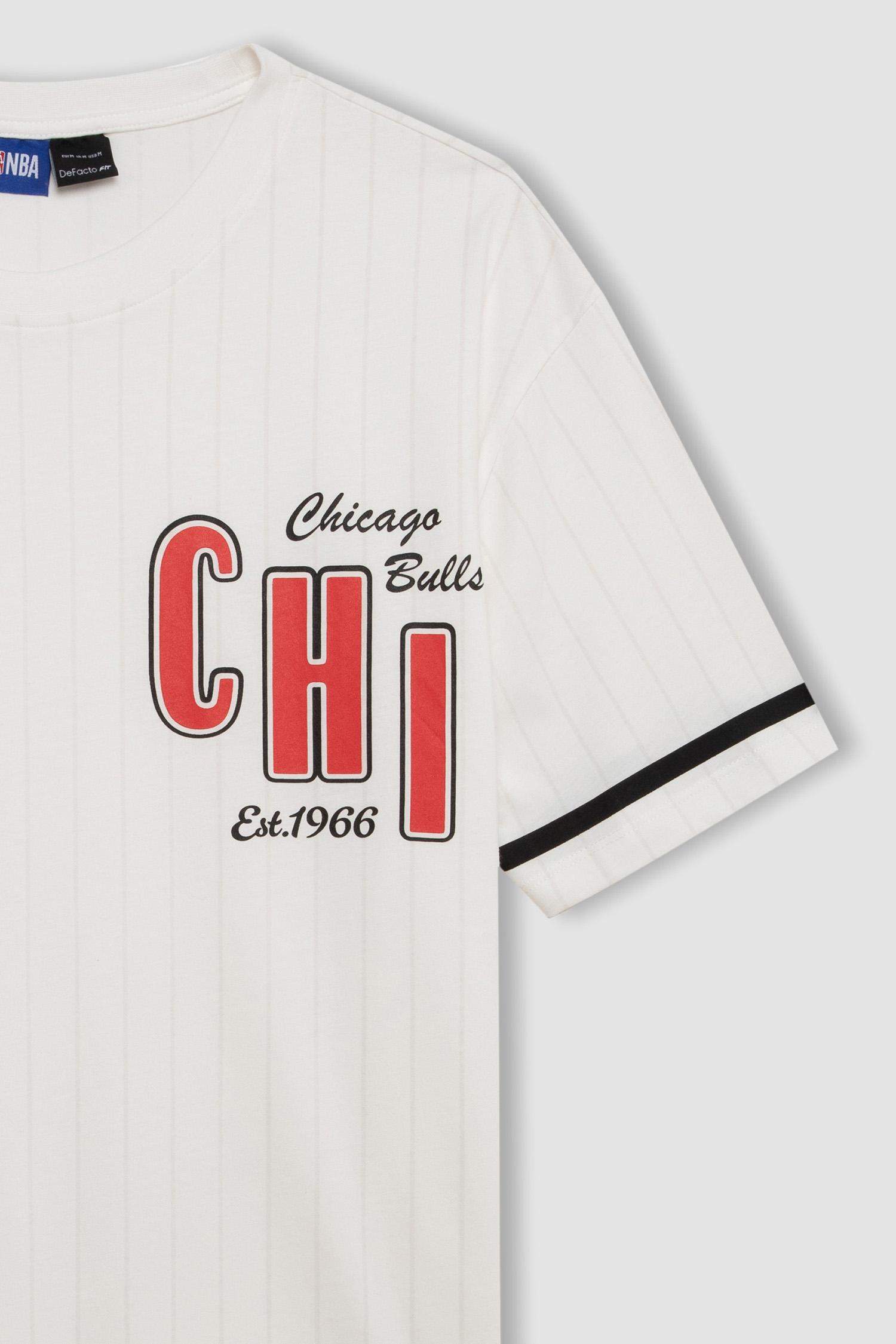 DeFactoFit NBA Chicago Bulls Boxy Fit Bisiklet Yaka Kısa Kollu Tişört