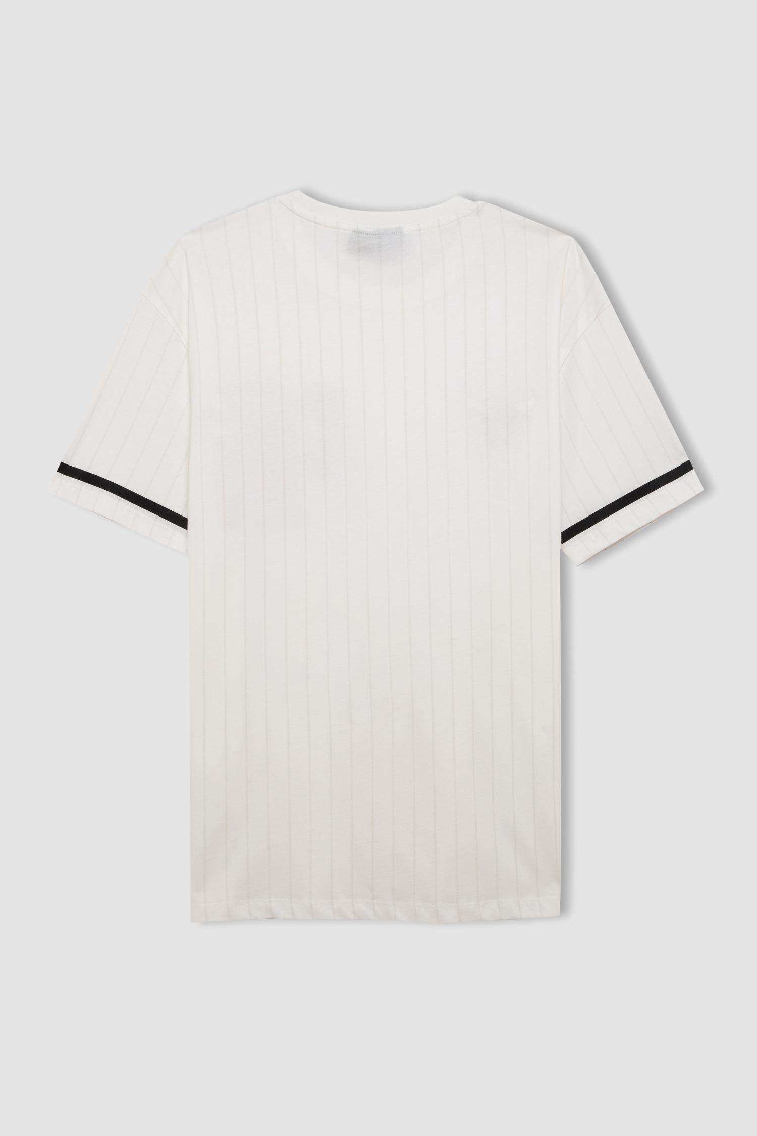 DeFactoFit NBA Chicago Bulls Boxy Fit Bisiklet Yaka Kısa Kollu Tişört