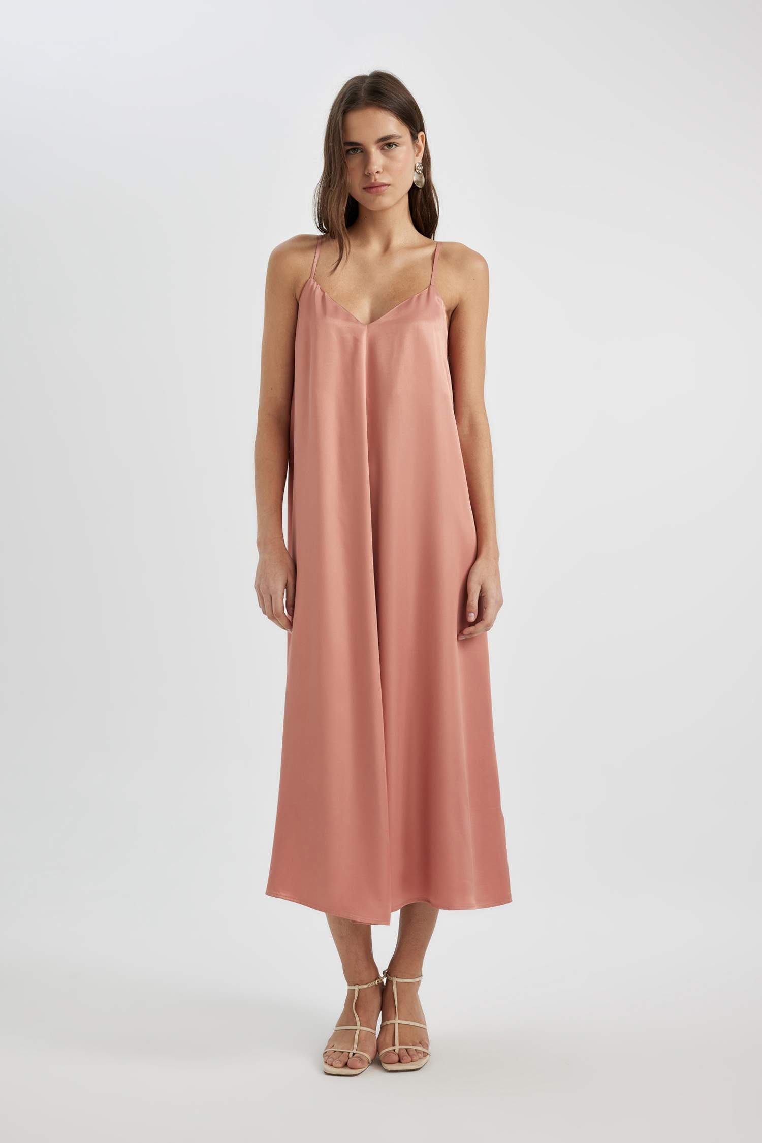 Платье с коротким рукавом миди А-силуэта с V-образным вырезом из сатина