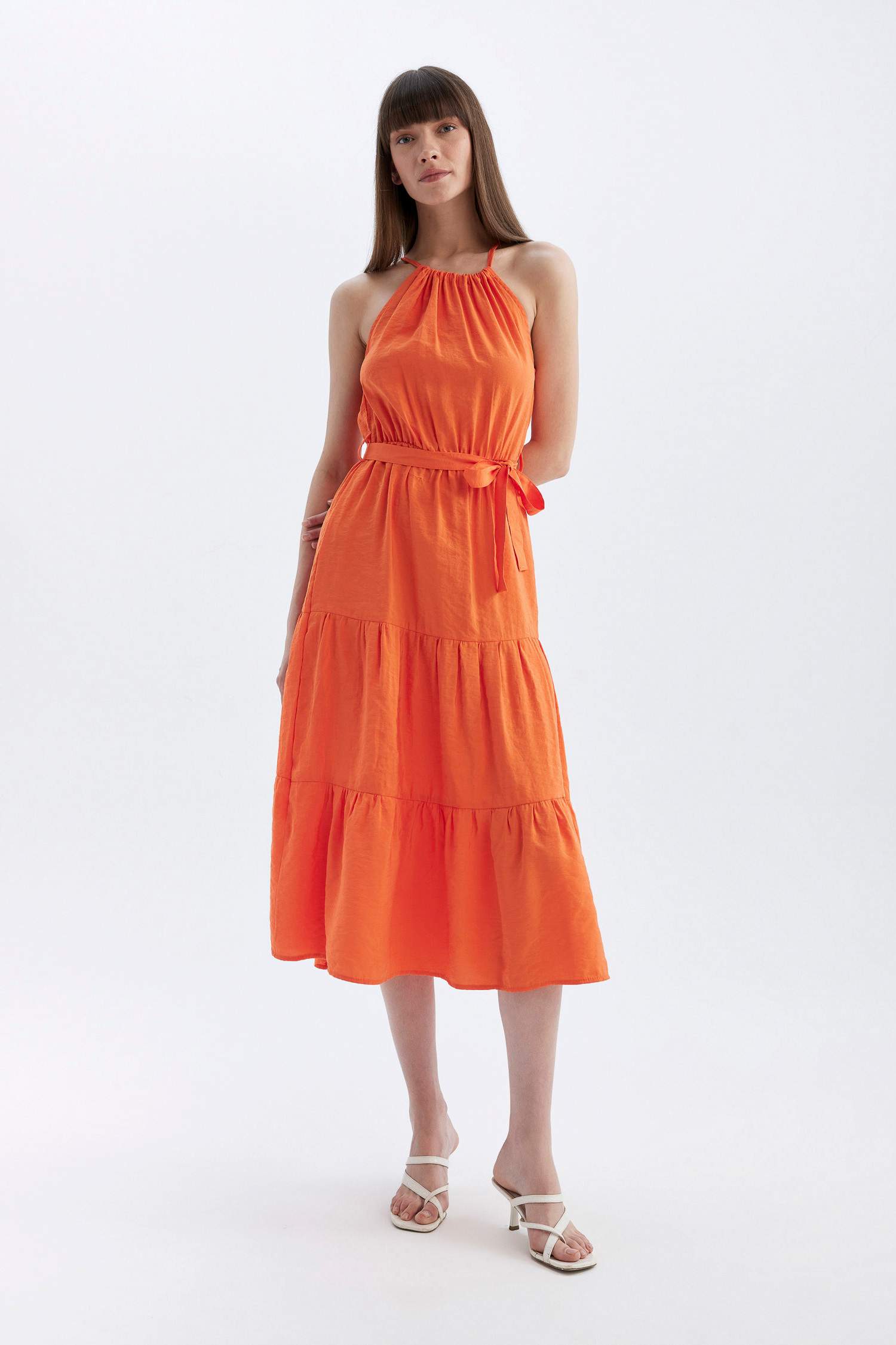 Halter Yaka Kuşaklı Kolsuz Midi Elbise