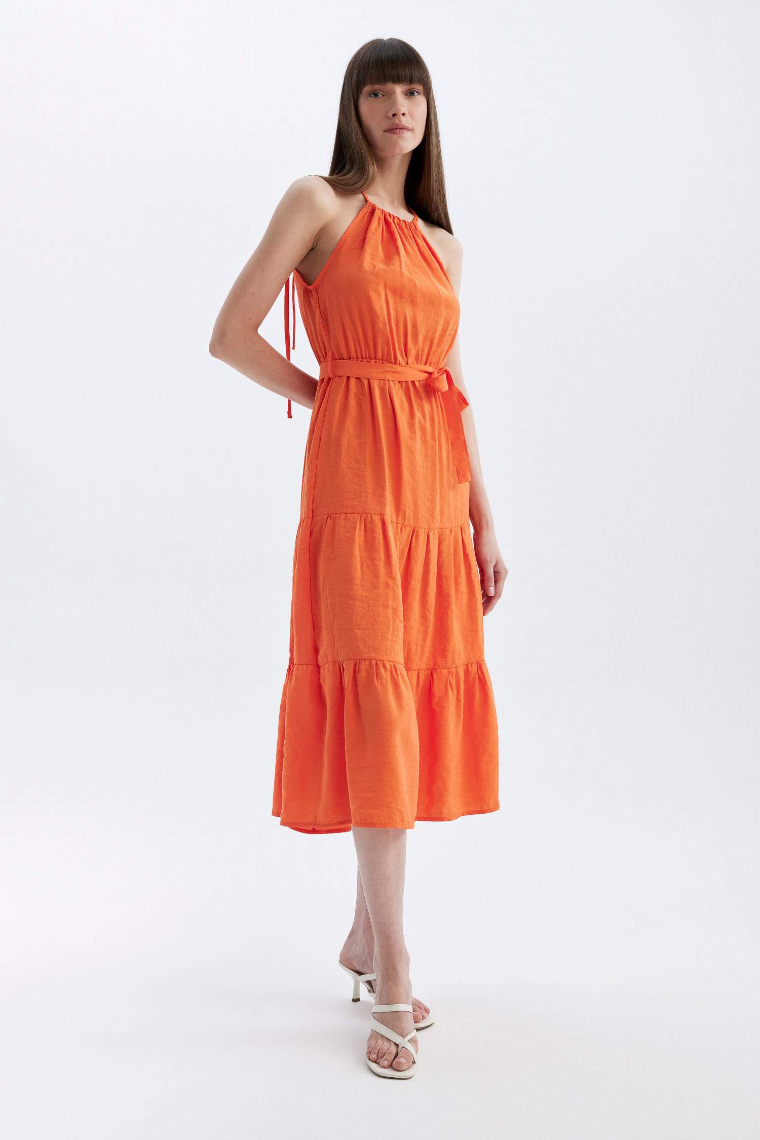 Halter Yaka Kuşaklı Kolsuz Midi Elbise