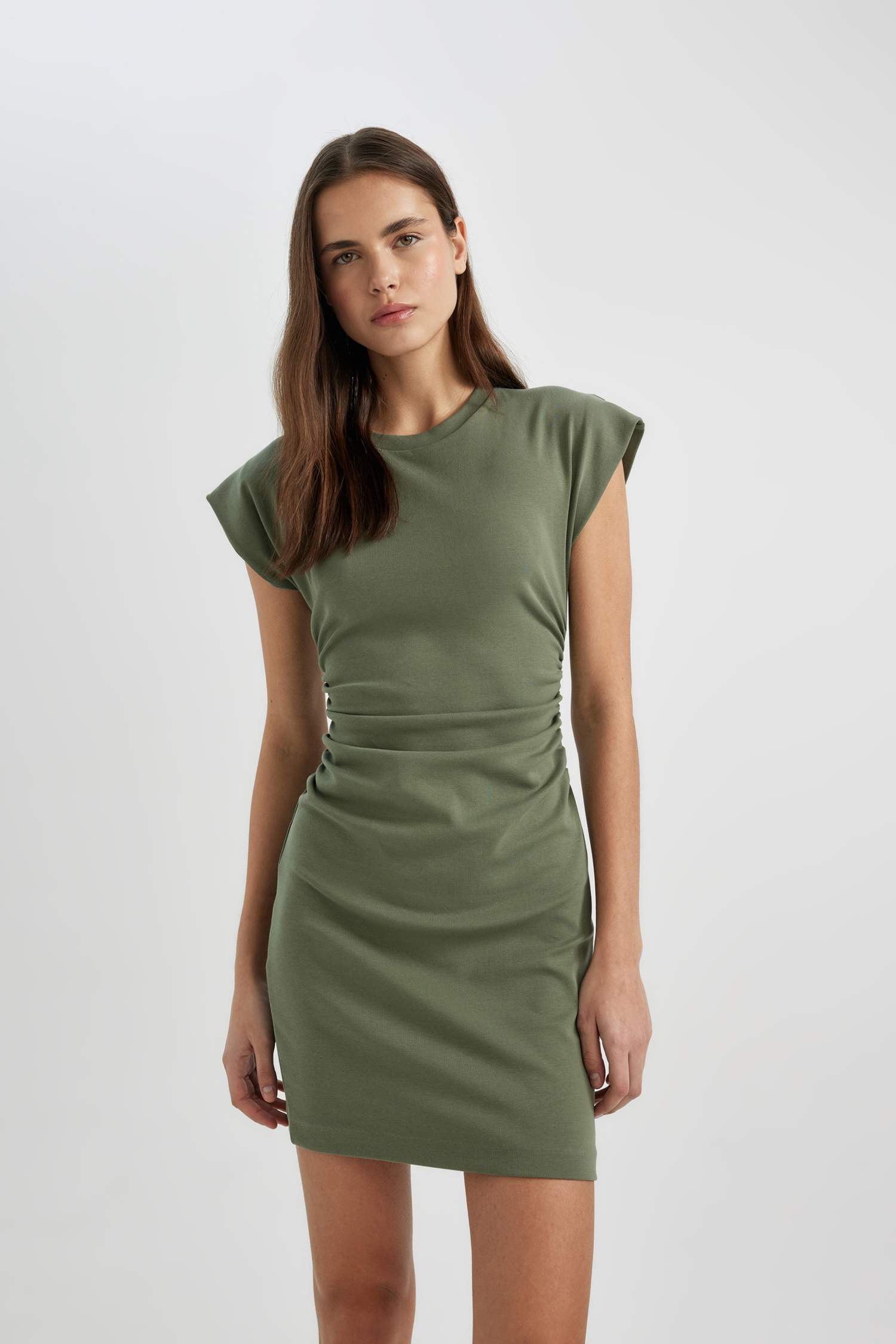 فستان قصير نص ردن ممشط بوديكون بياخة مدورة