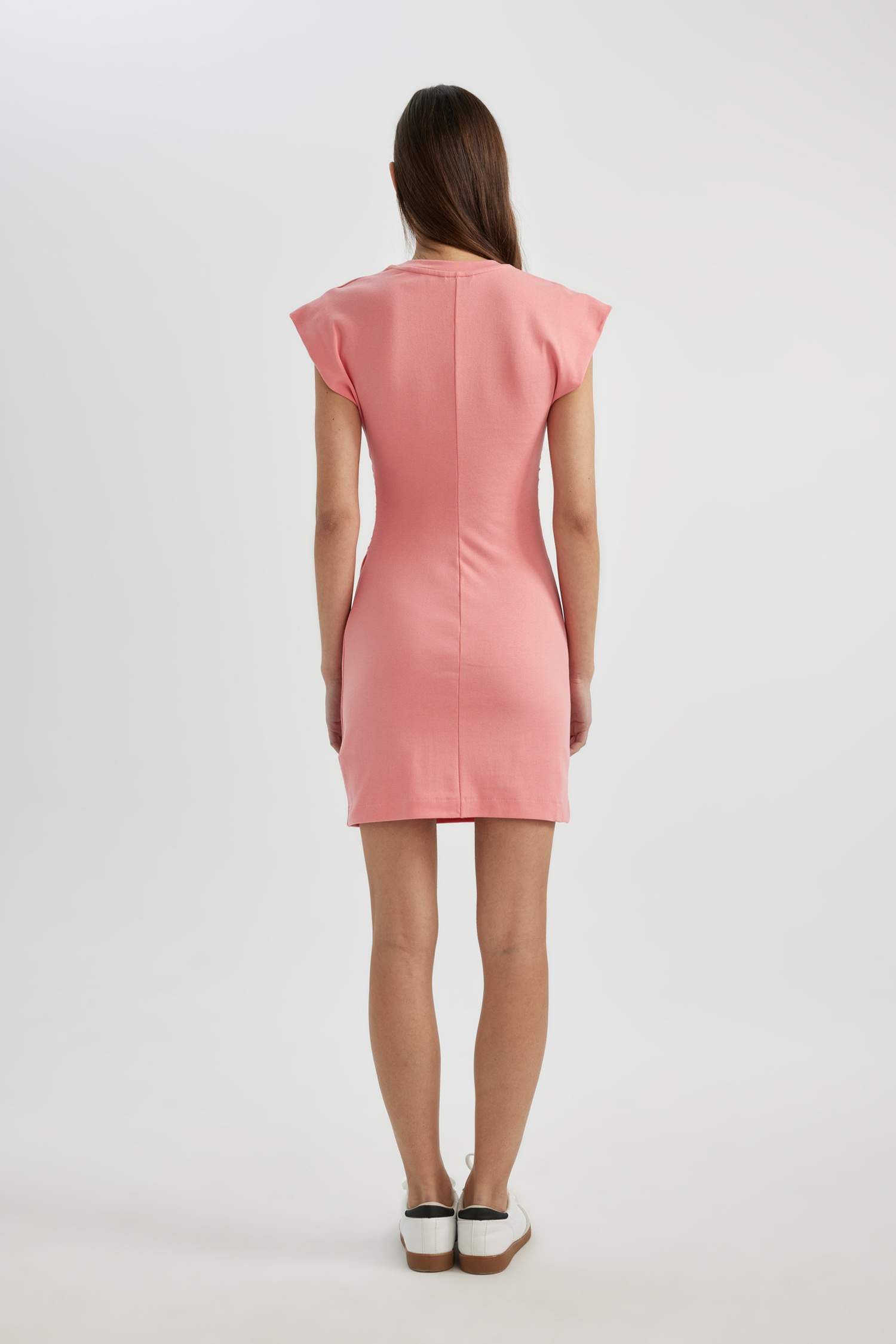 فستان قصير نص ردن ممشط بوديكون بياخة مدورة