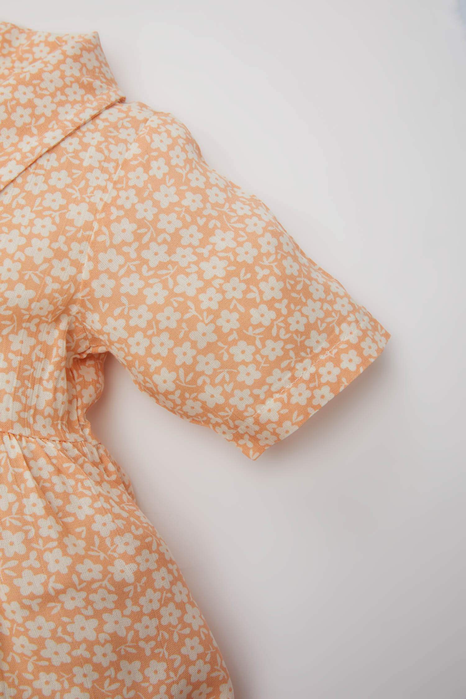 فستان بناتي فلورال فيسكوز قصة عادية نص كم بياقة بيبي