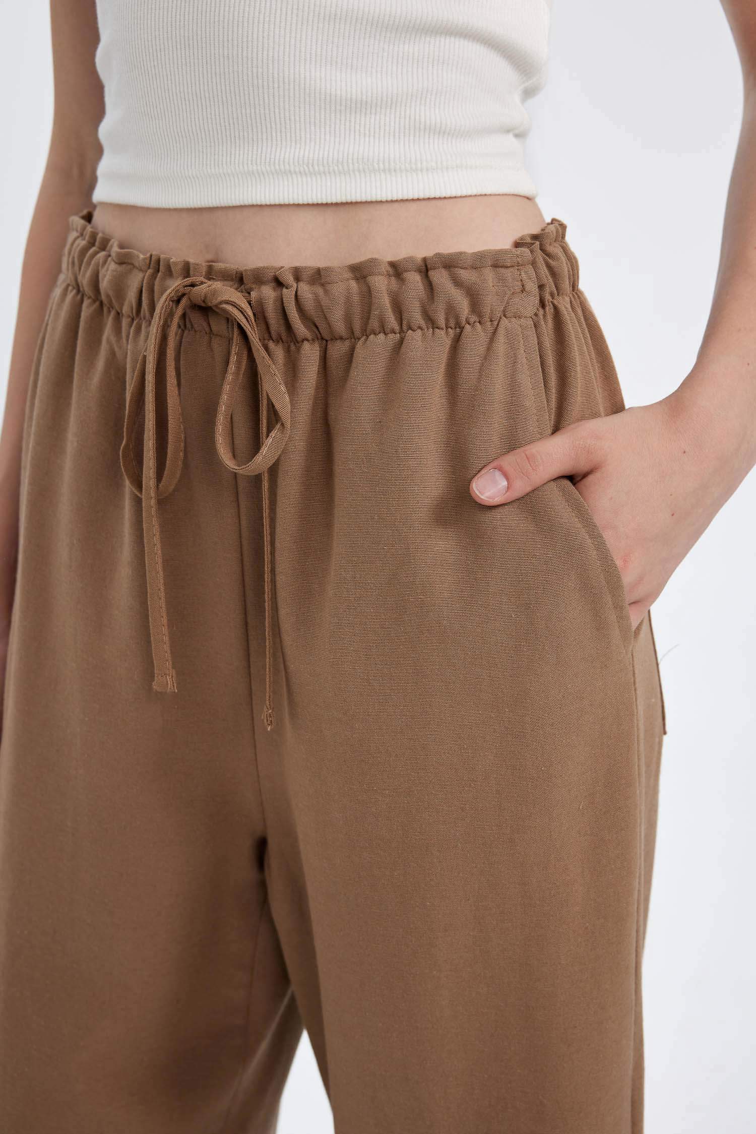 بنطرون من مزيج الكتان وايد ليج بثلاثة جيوب