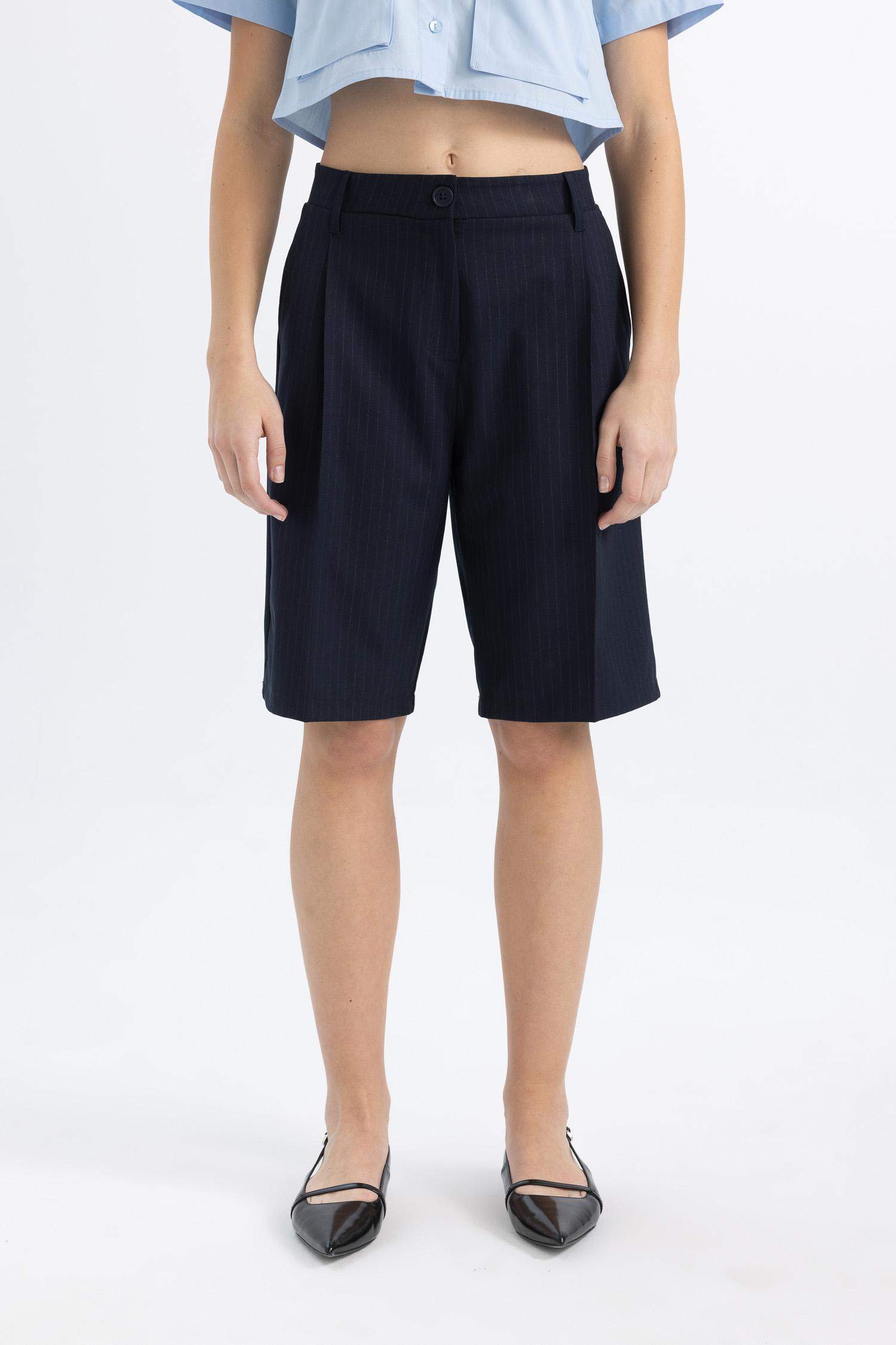 شورت بجيب وخصر عالي