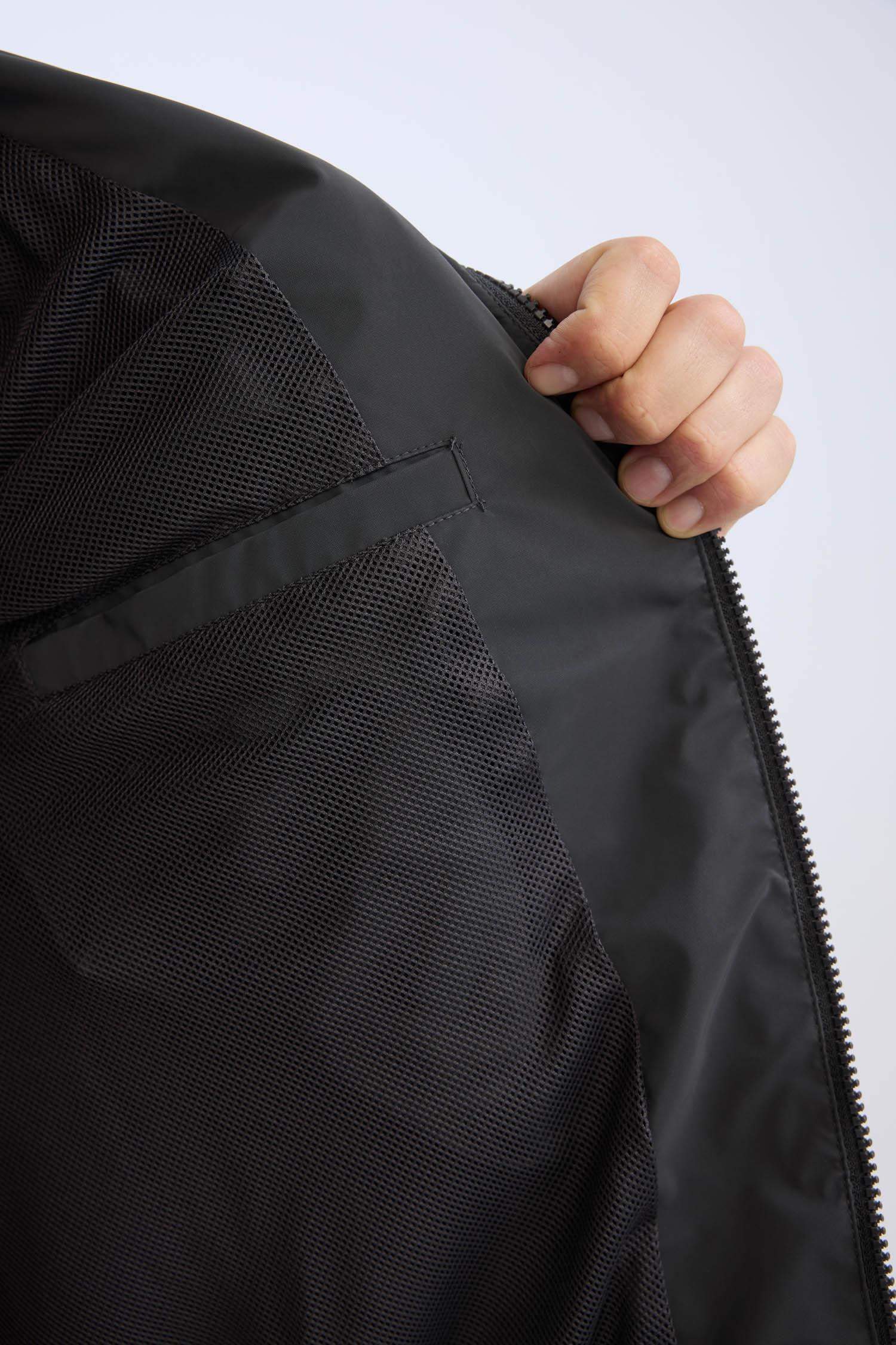 Regular Fit Kapüşonlu Mont Fermuarlı Cepli File Astarlı Mevsimlik