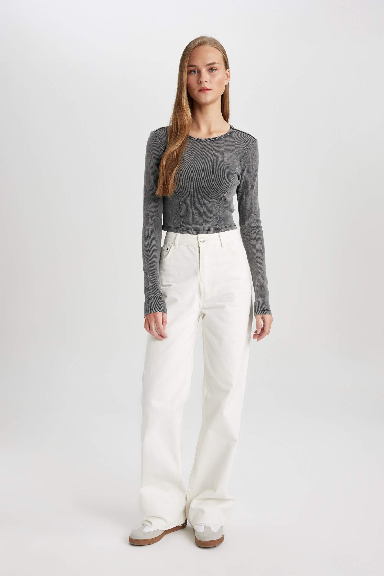 Fitted Bisiklet Yaka Uzun Kollu Yıkamalı Soluk Efektli Tişört