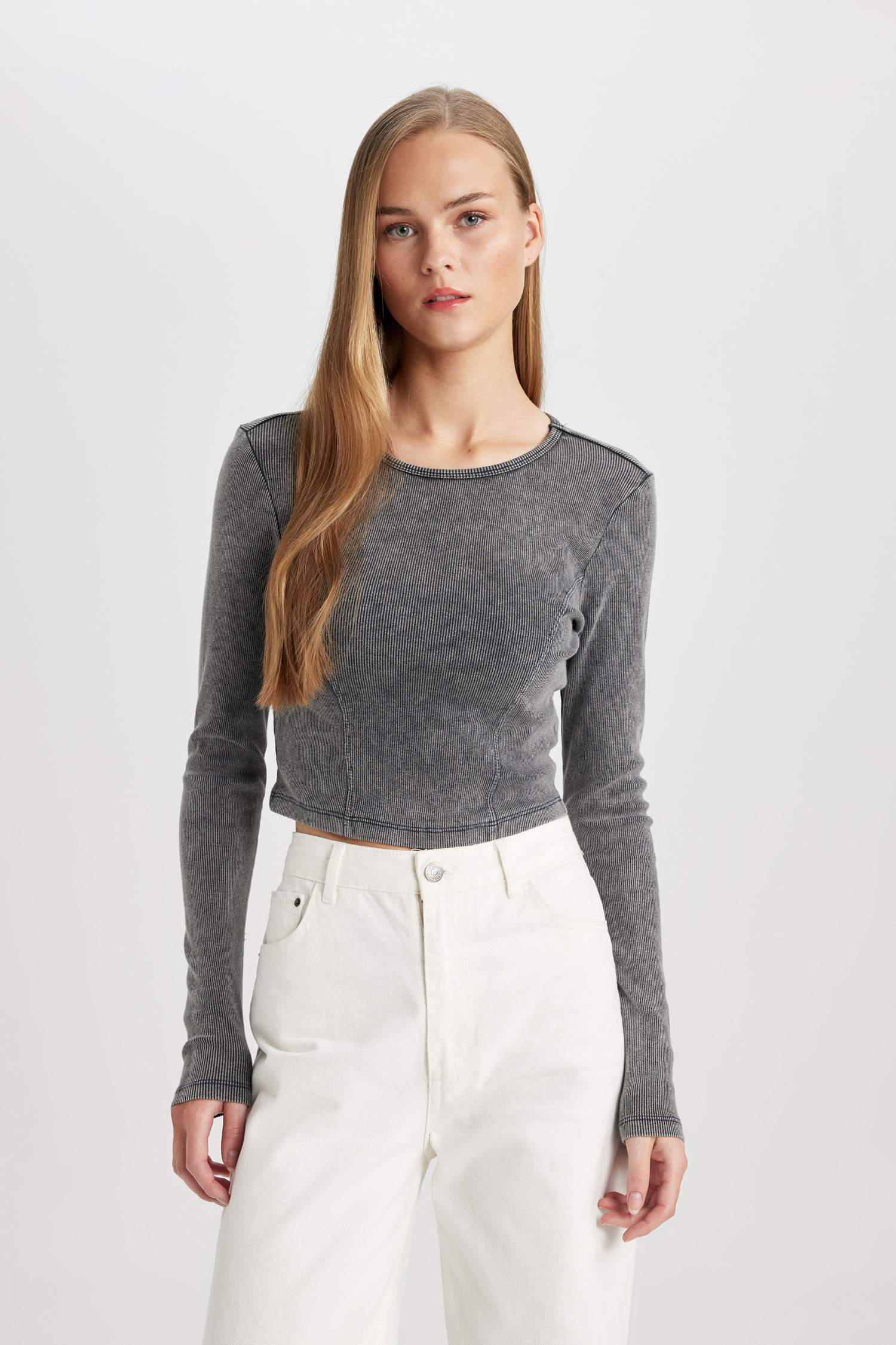 Fitted Bisiklet Yaka Uzun Kollu Yıkamalı Soluk Efektli Tişört