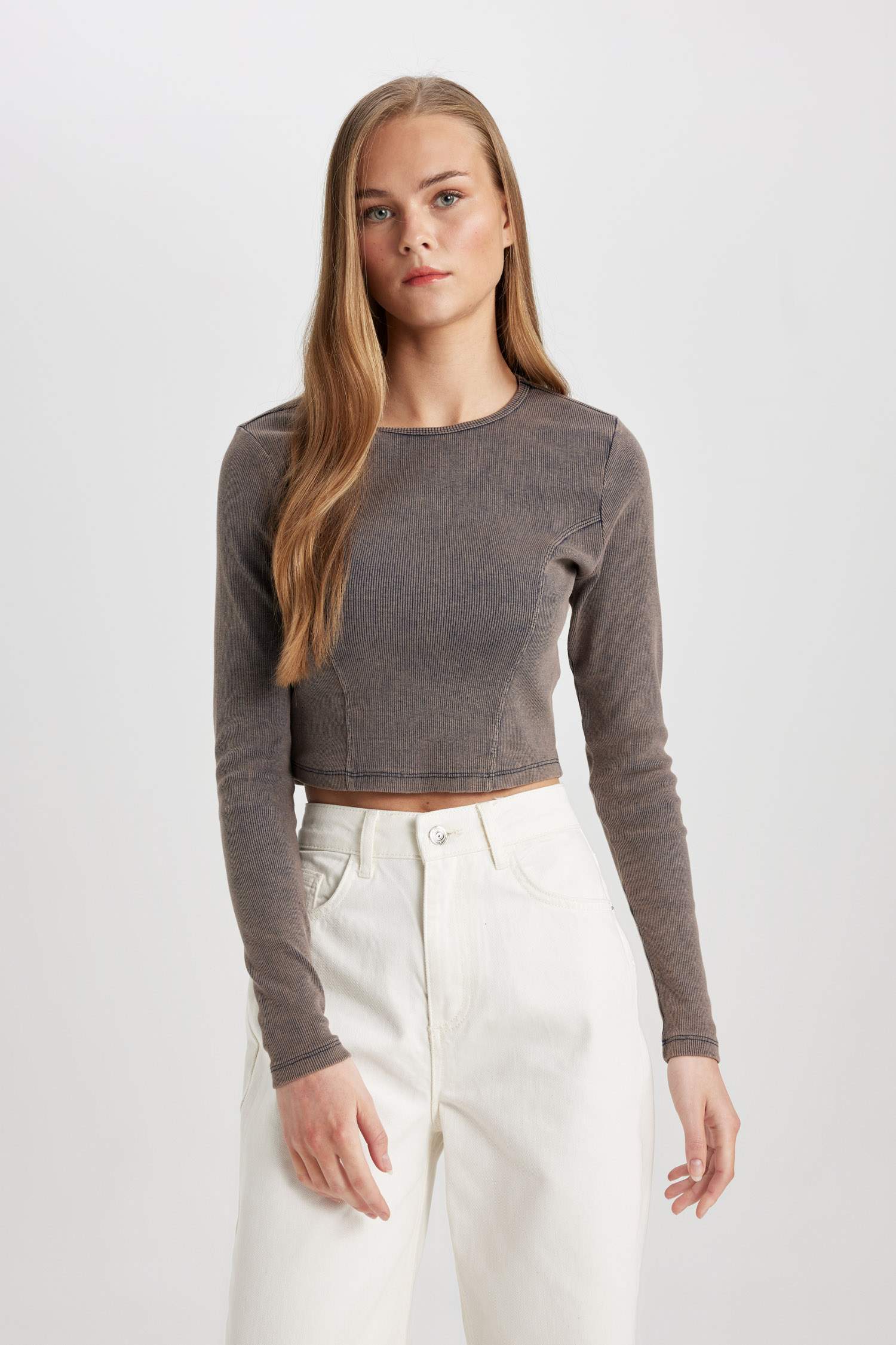 Fitted Bisiklet Yaka Uzun Kollu Yıkamalı Soluk Efektli Tişört