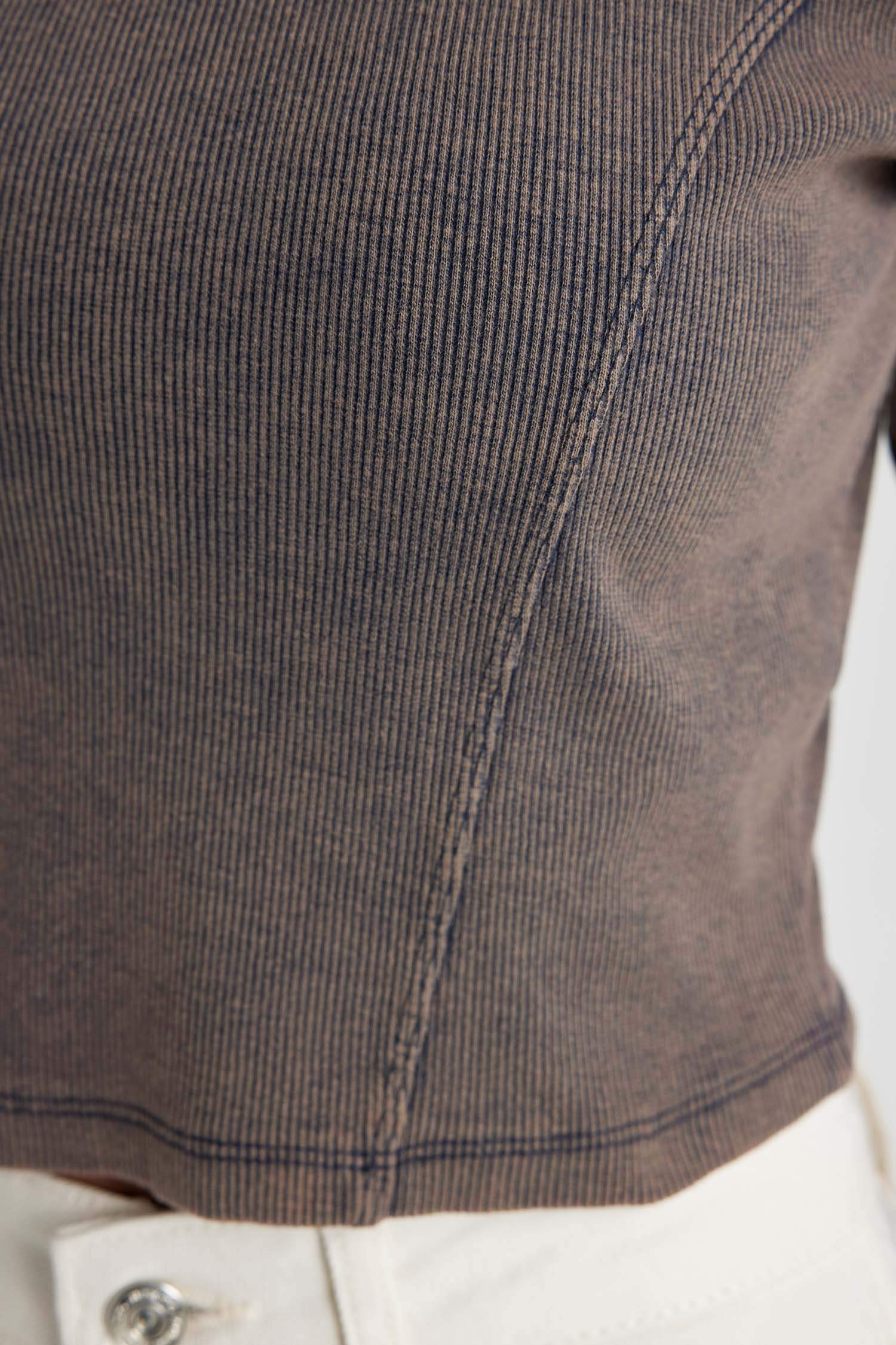 Fitted Bisiklet Yaka Uzun Kollu Yıkamalı Soluk Efektli Tişört