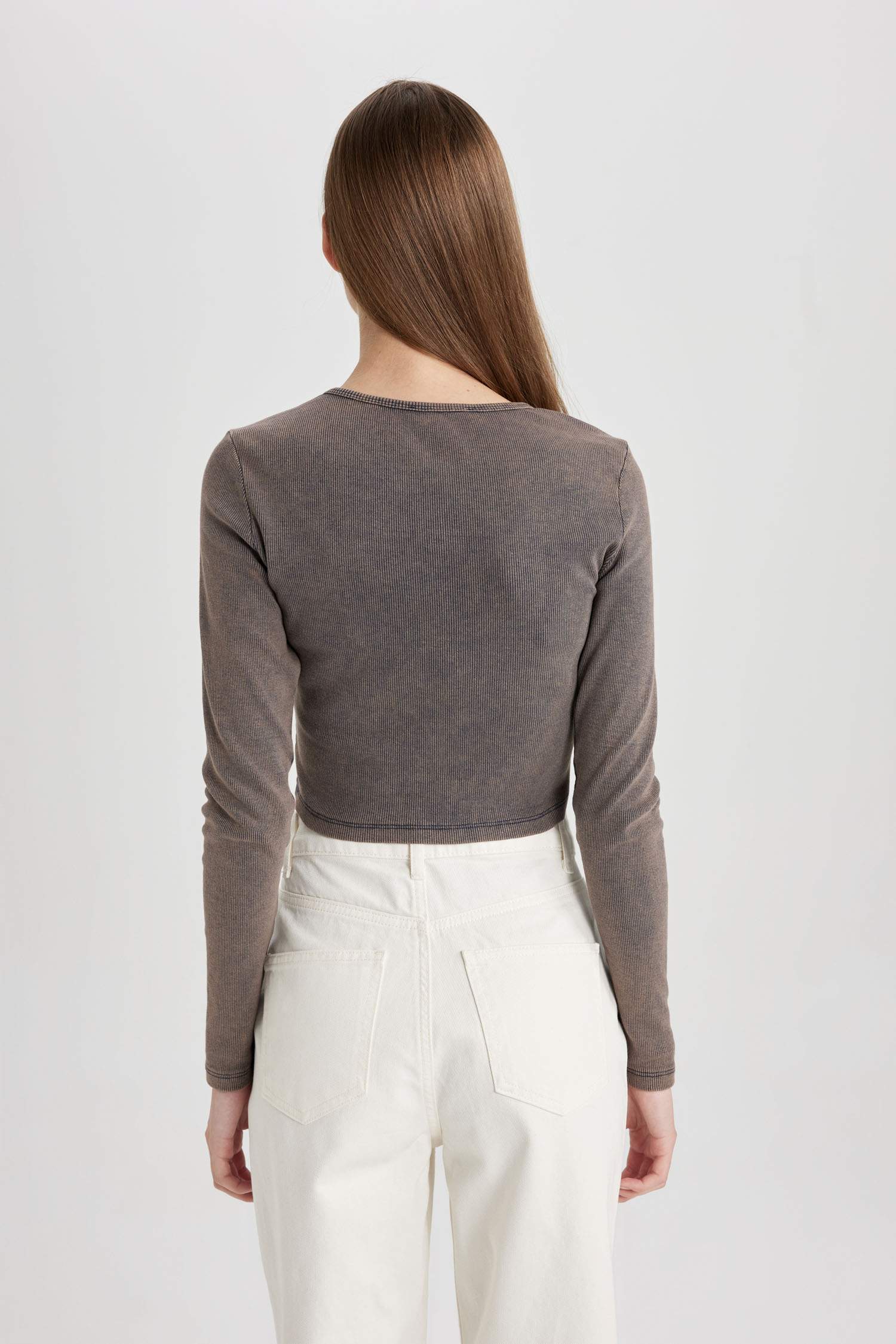 Fitted Bisiklet Yaka Uzun Kollu Yıkamalı Soluk Efektli Tişört