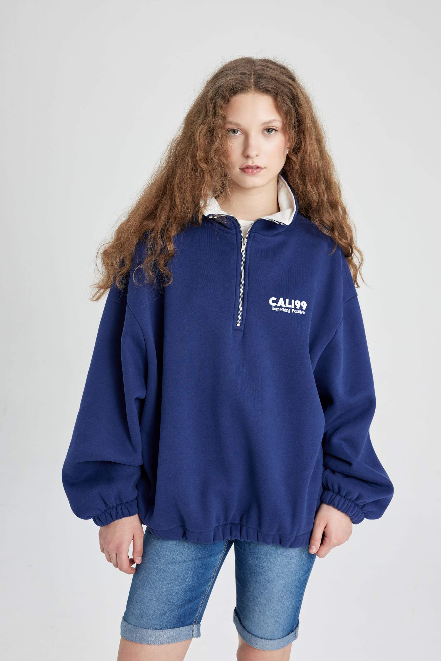 Oversize Geniş Kalıp Yarım Fermuarlı Nakışlı Kalın Sweatshirt