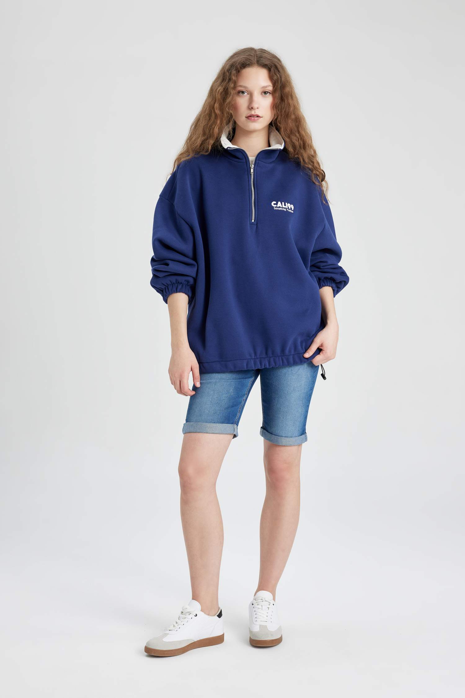 Oversize Geniş Kalıp Yarım Fermuarlı Nakışlı Kalın Sweatshirt