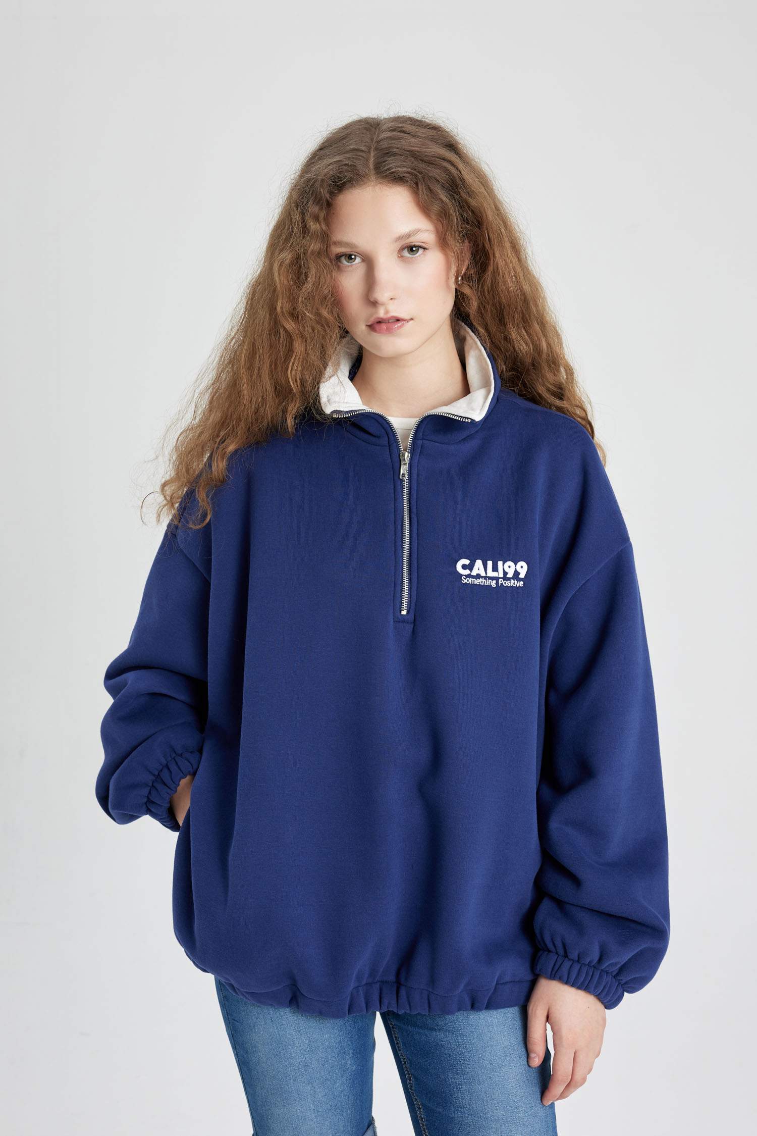 Oversize Geniş Kalıp Yarım Fermuarlı Nakışlı Kalın Sweatshirt