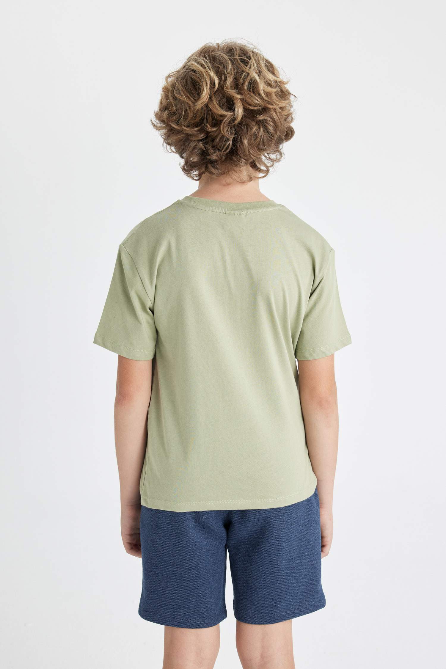 تيشيرت ولادي نص كم قصة عادية برقبة مستديرة