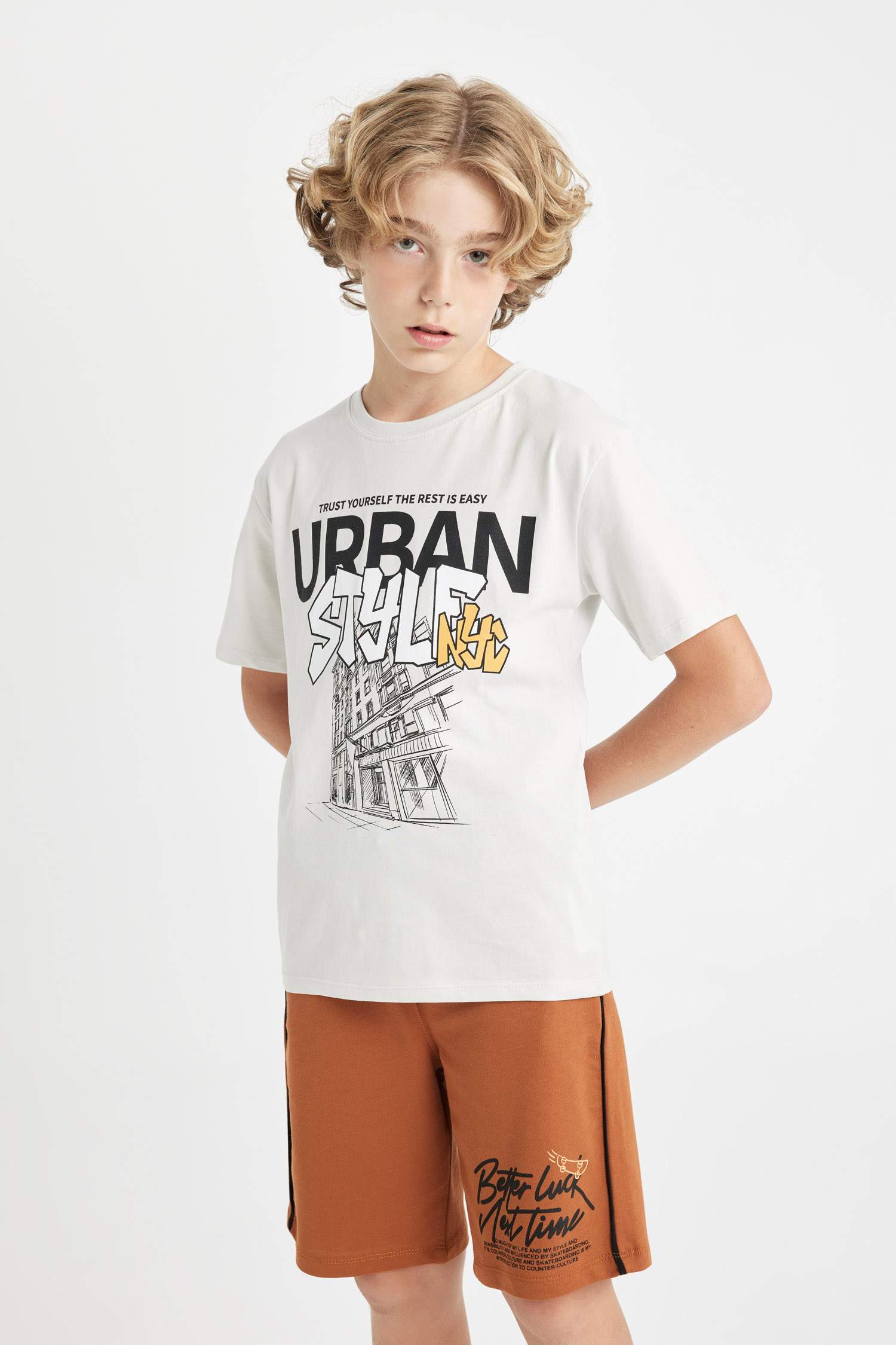 تيشيرت ولادي نص ردن مطبوع قصة عادية