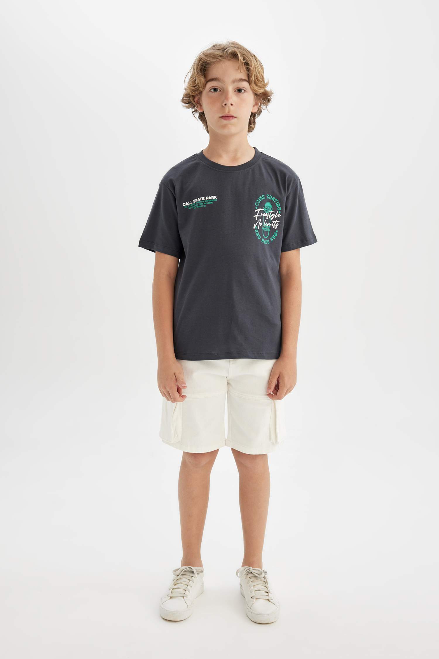 تيشيرت ولادي نص ردن قصة عادية بطبعة من الخلف