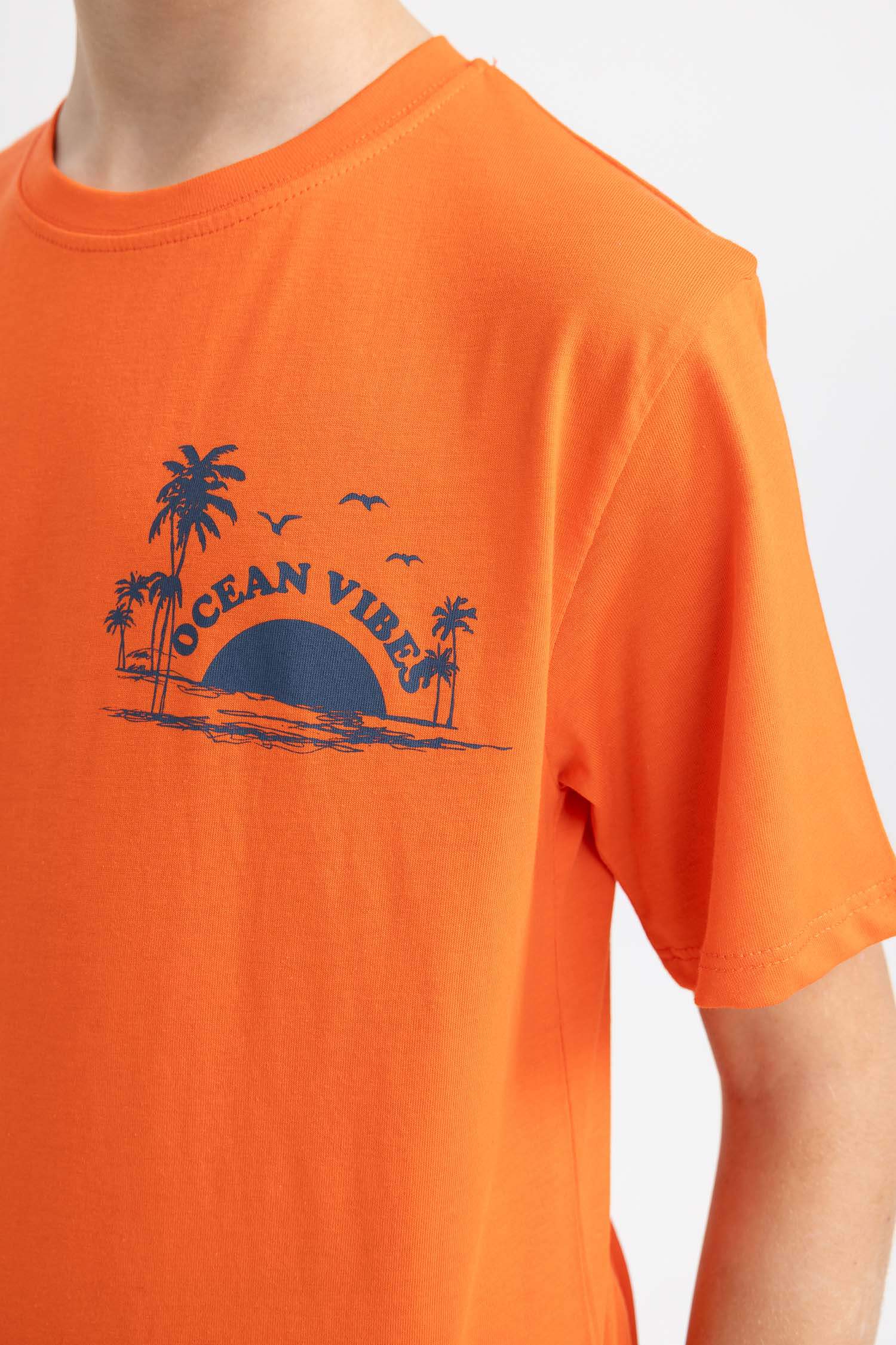 Erkek Çocuk Bisiklet Yaka Sırt Baskılı Kısa Kollu Tişört