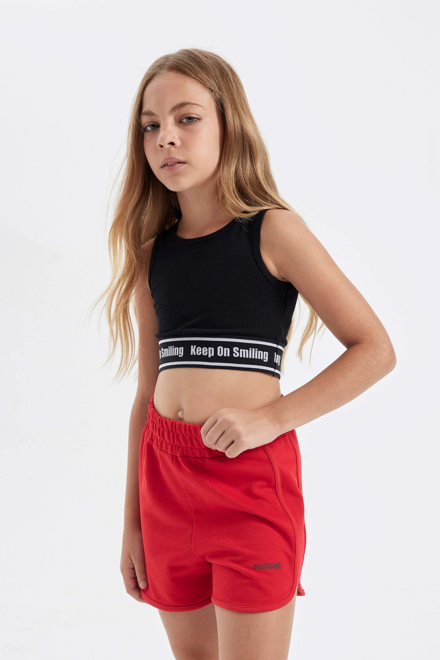 كروب توب بناتي بدون ردن بياخة مستديرة