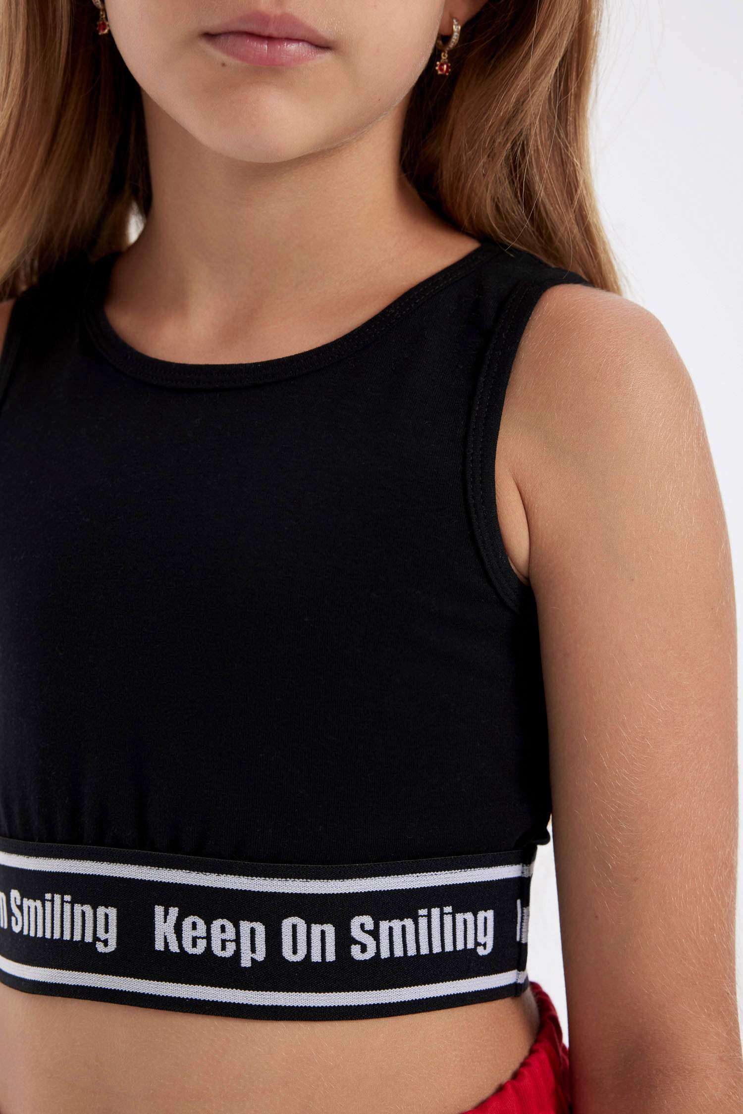 كروب توب بناتي بدون ردن بياخة مستديرة