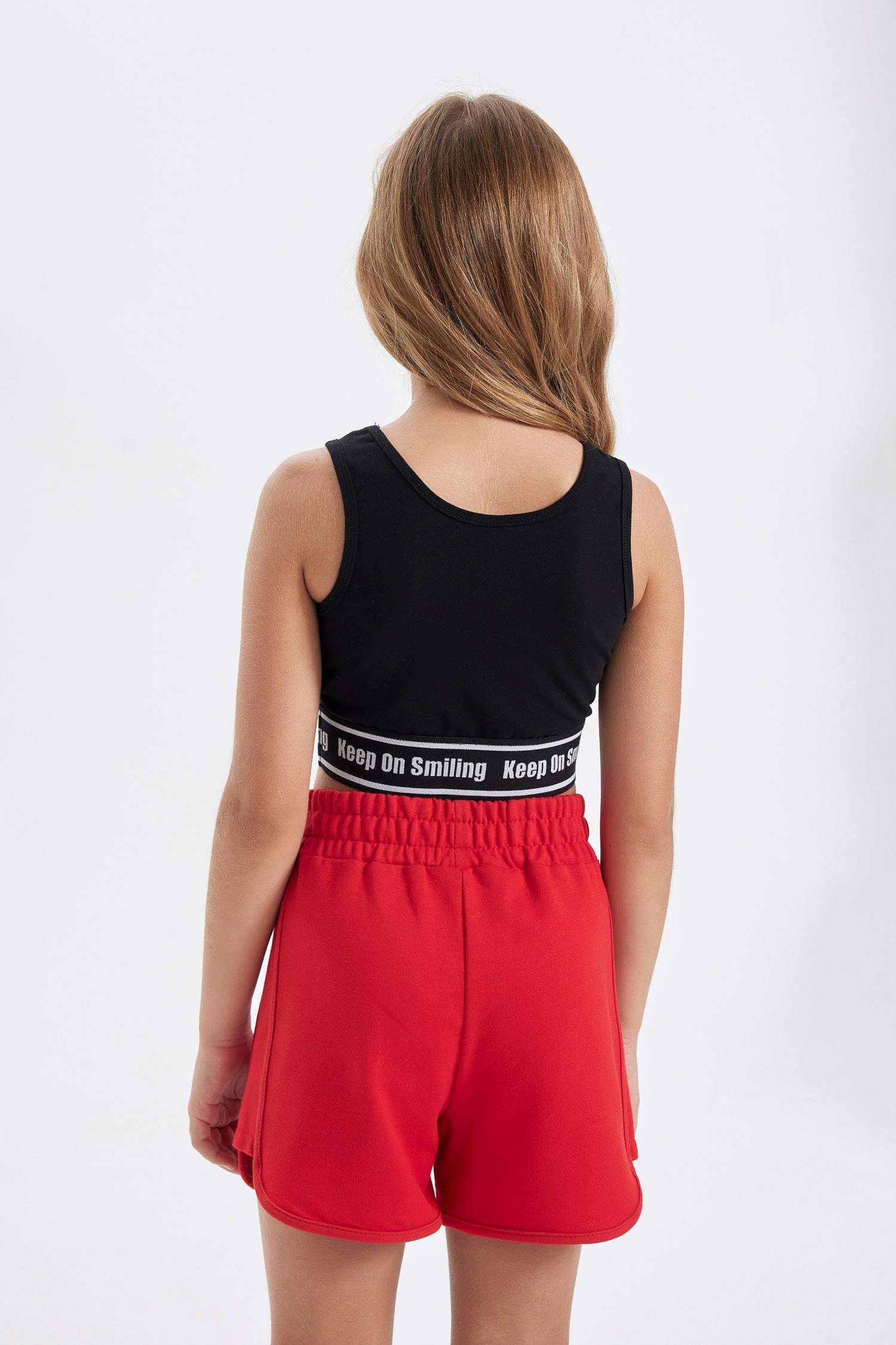 كروب توب بناتي بدون ردن بياخة مستديرة