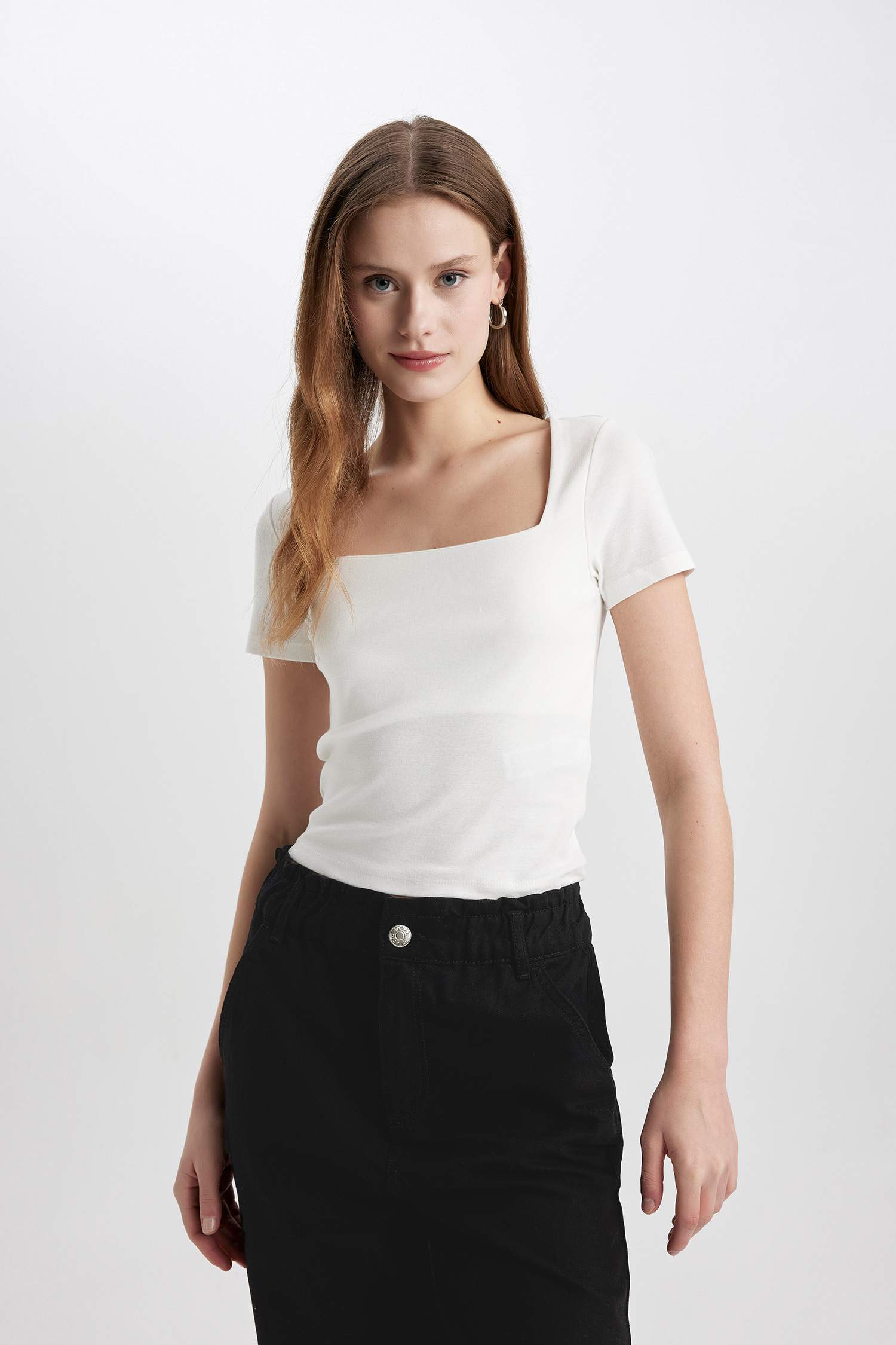 Slim Fit Dar Kesim Kare Yaka Fitilli Kaşkorse Kısa Kollu Tişört