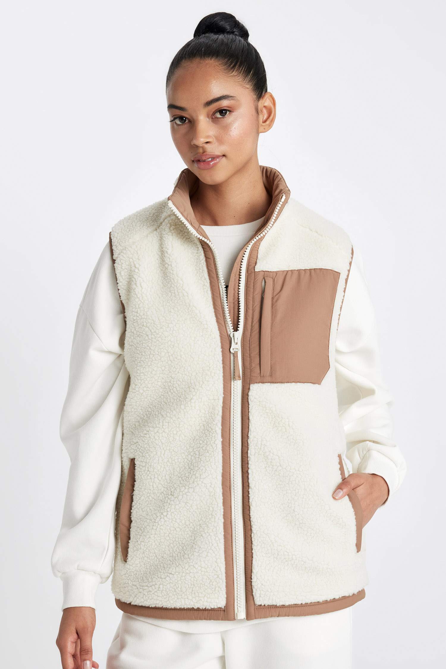 DeFactoFit Normal Kesim Dik Yaka Fermuarlı Cepli Pelüş Yelek