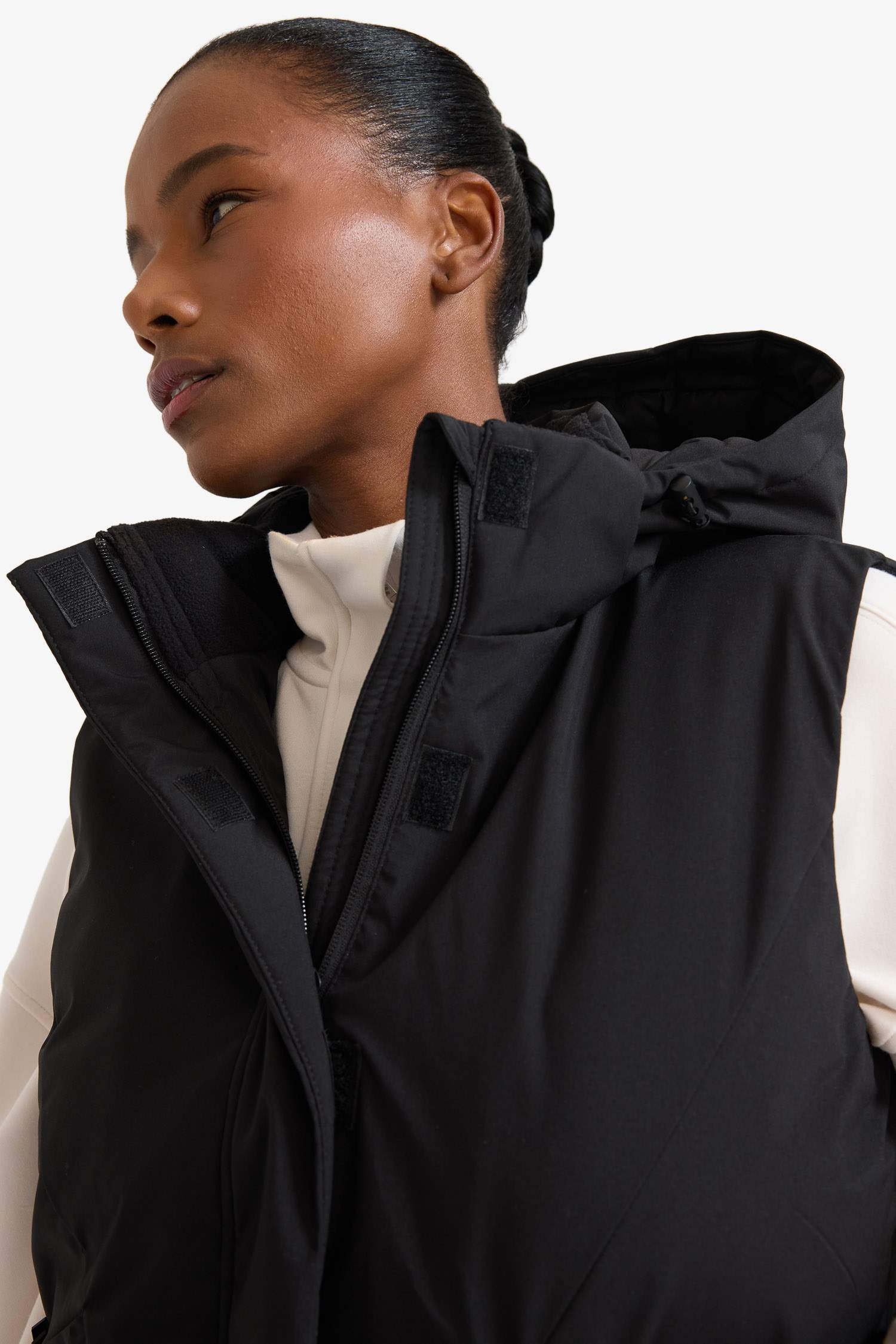 فيست رياضي وتر بروف قصة عادية بكابيشون بجيب من DeFactoFit