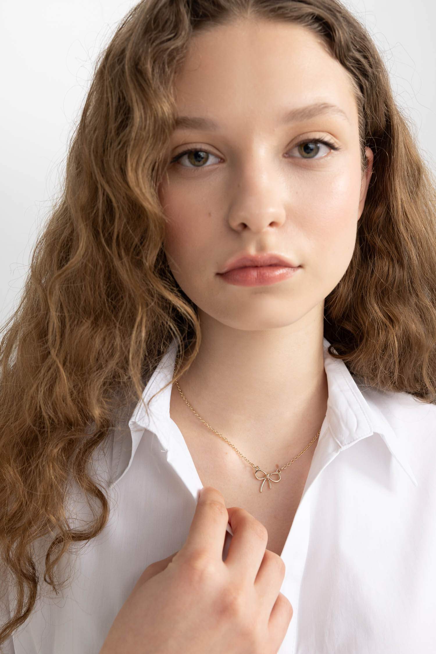 سلسلة ذهبية نسائية مع عقدة