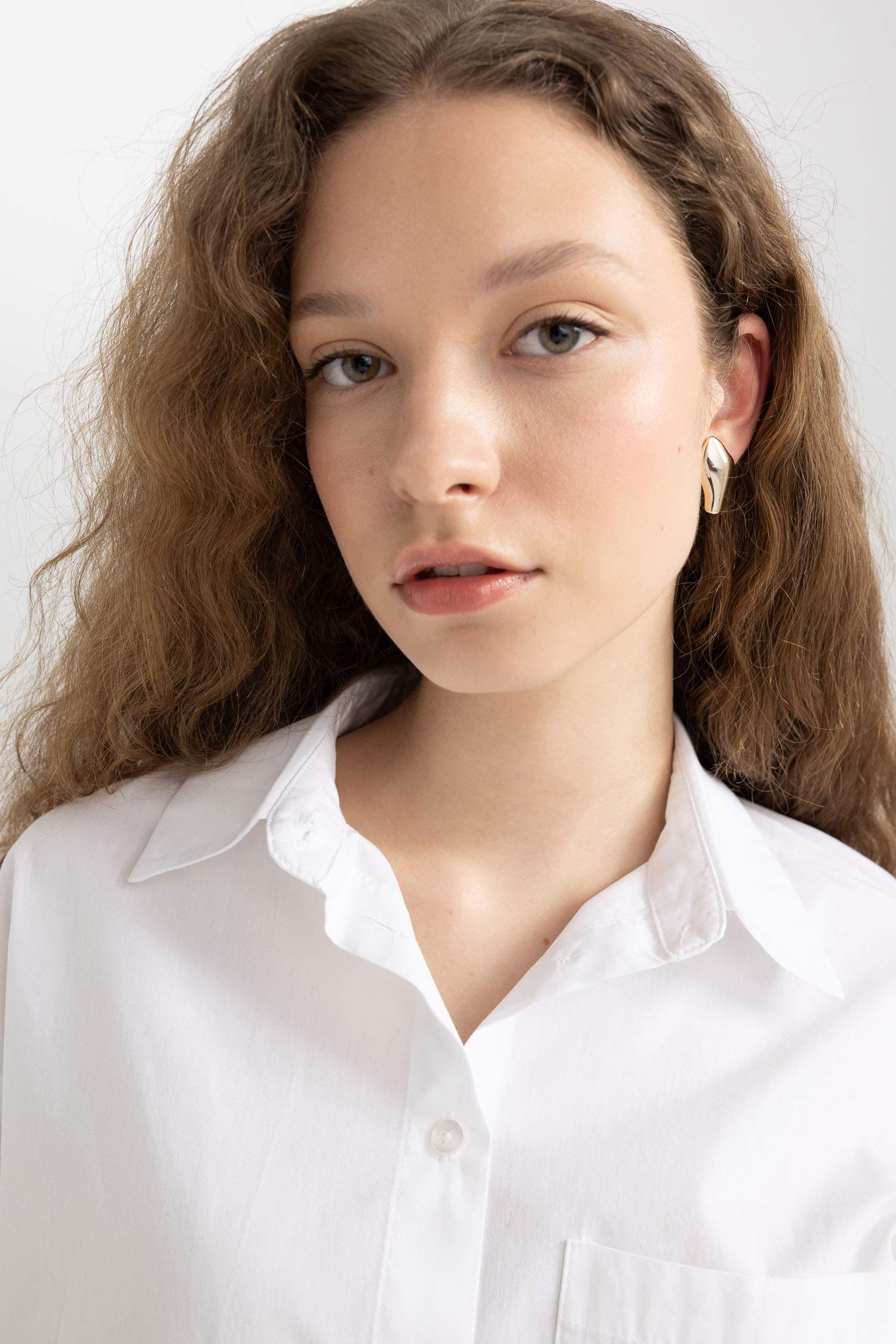 حلقات أذن نسائية فضية