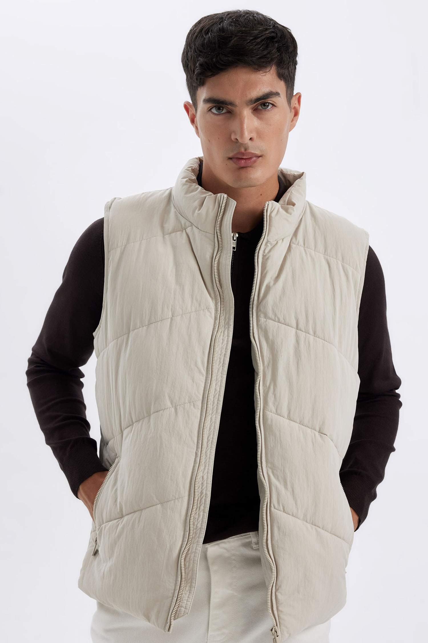 Dik Yaka Kapitone Fermuarlı Cepli Şişme Yelek